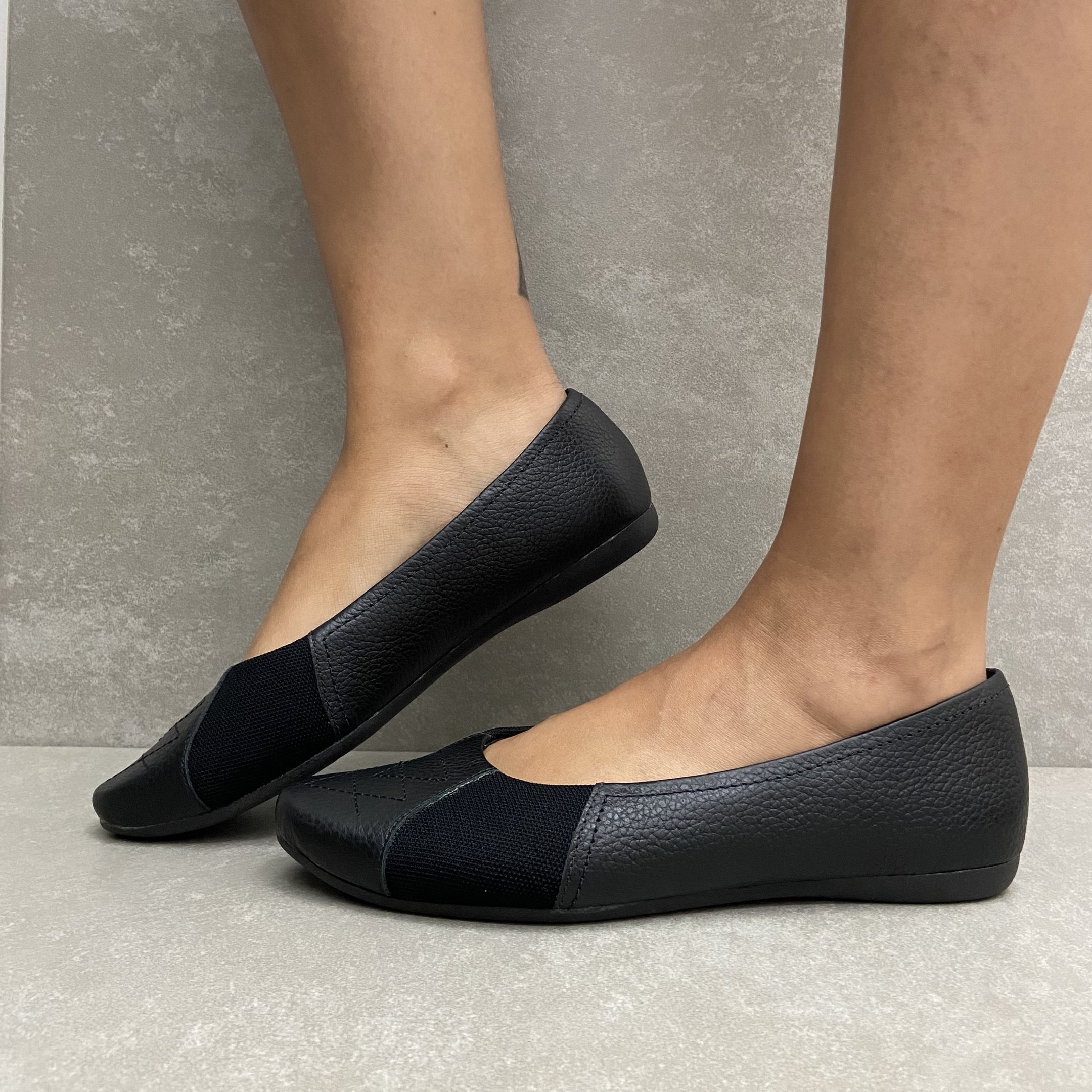 Sapatilha Usaflex Joanete em Couro Preto 2