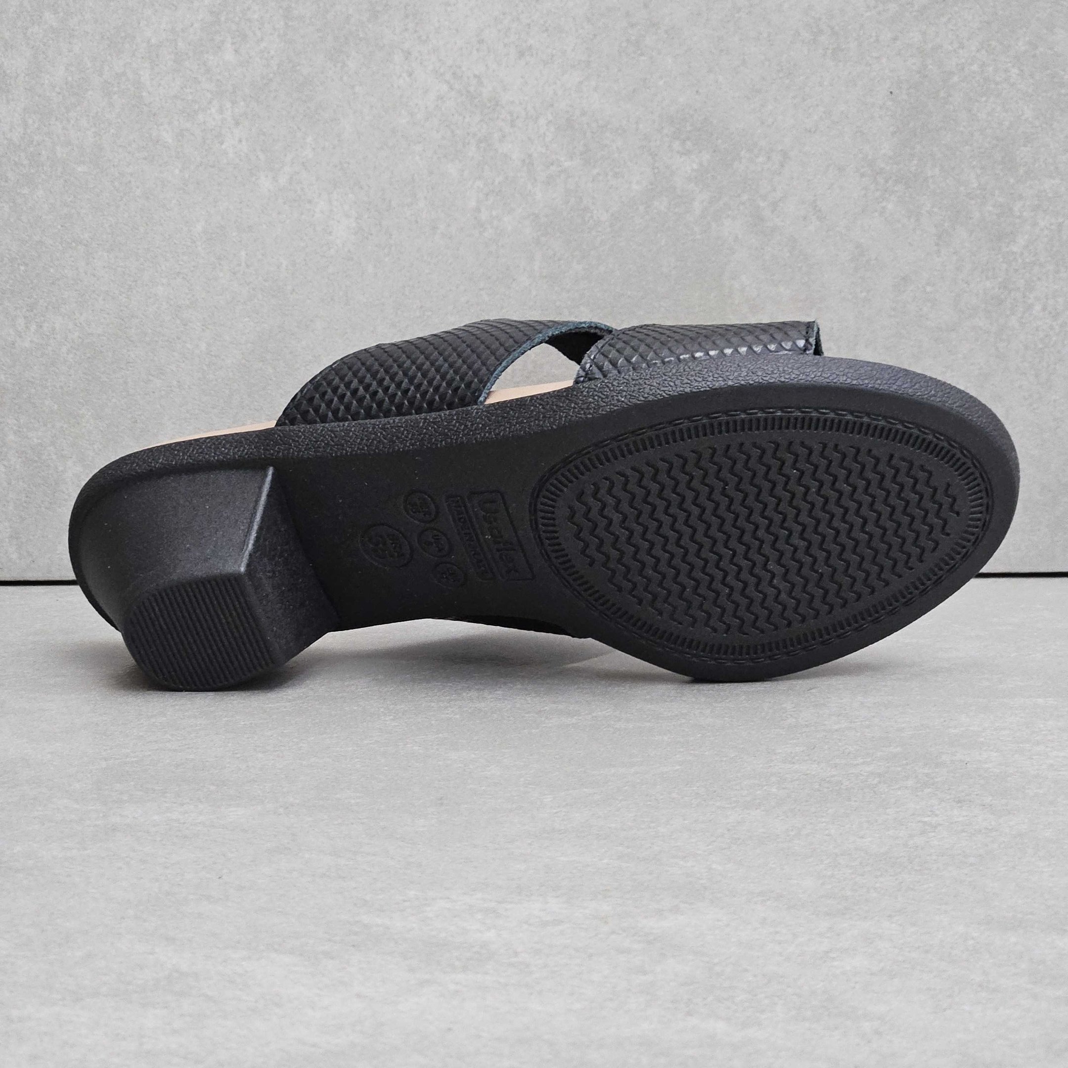 Tamanco Usaflex Gáspea Em Couro Salto Bloco Preto 5