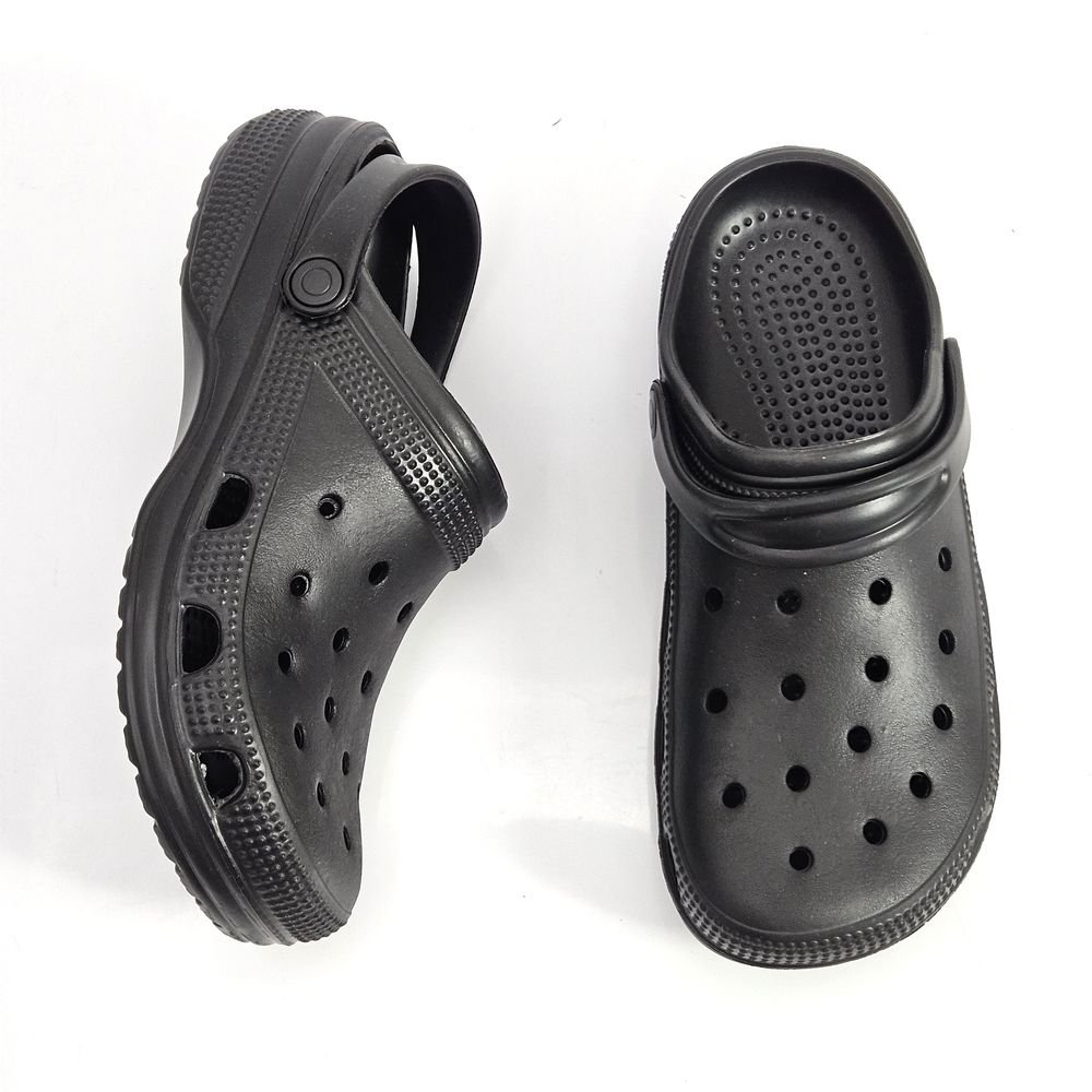 Babuche Scaleno Borracha EVA Com Furos Preto 2