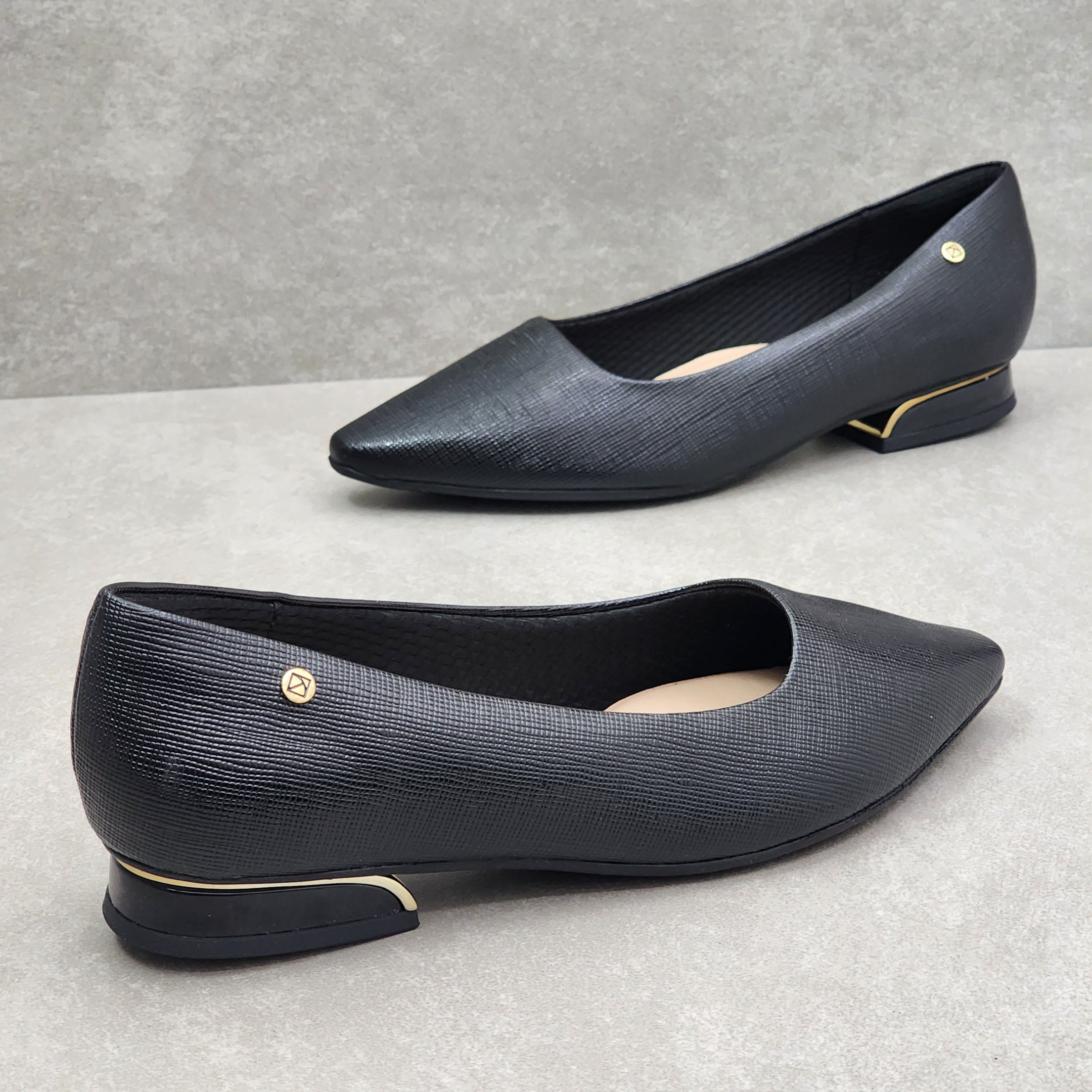 Sapato Piccadilly MAXI Bico Fino e Salto Baixo Preto 3