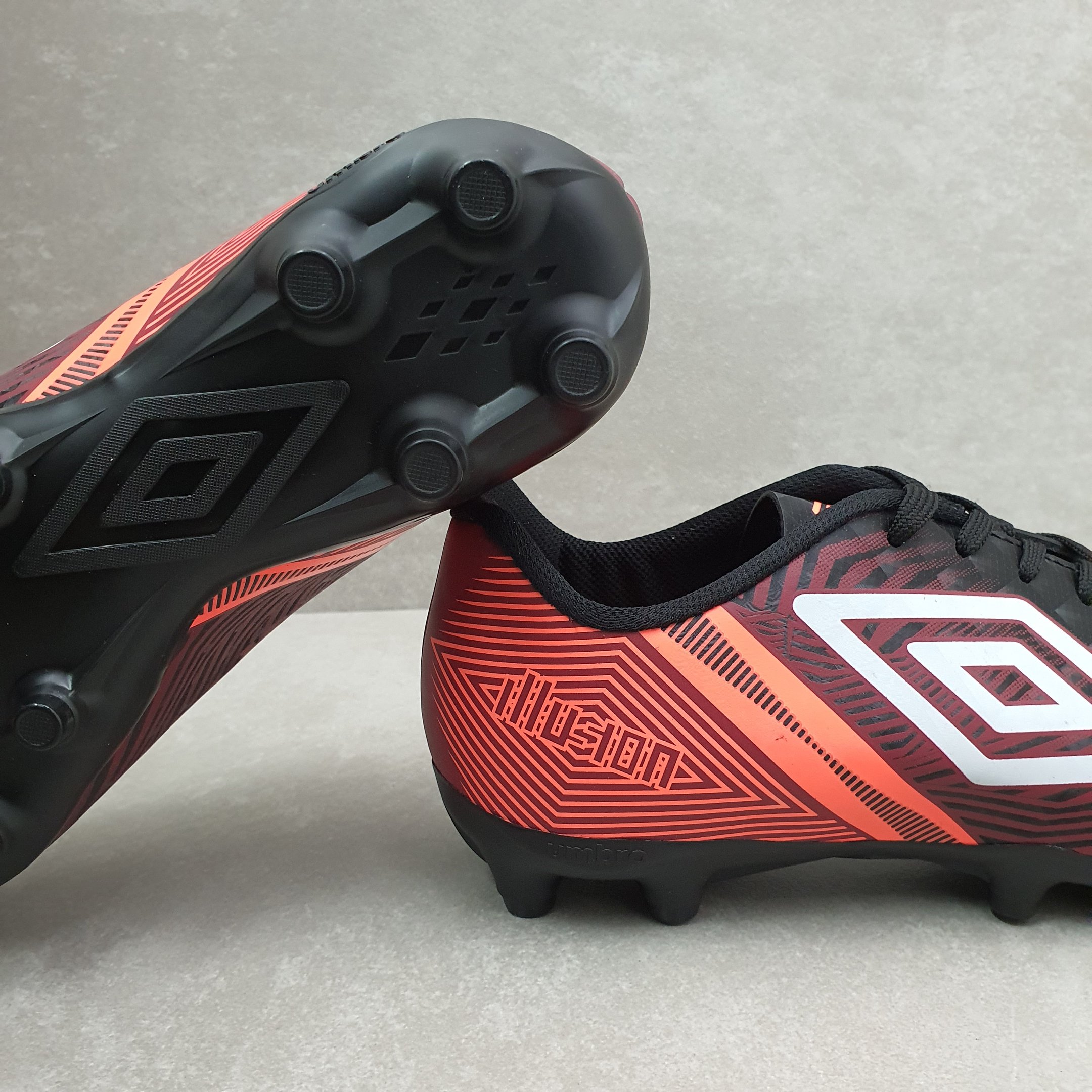 Chuteira Umbro de Campo Illusion Preto 3