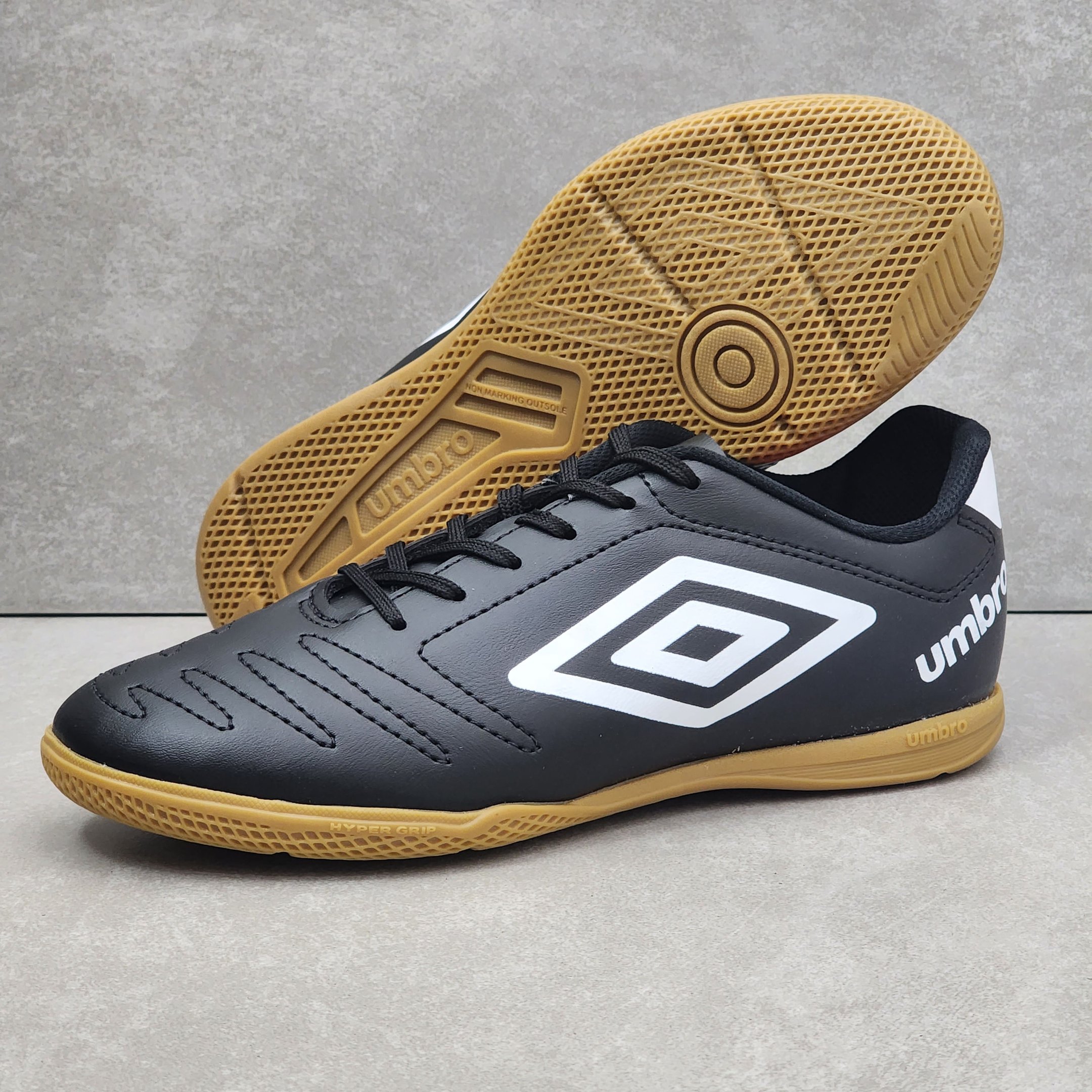 Chuteira Umbro Futsal Class Preto 3