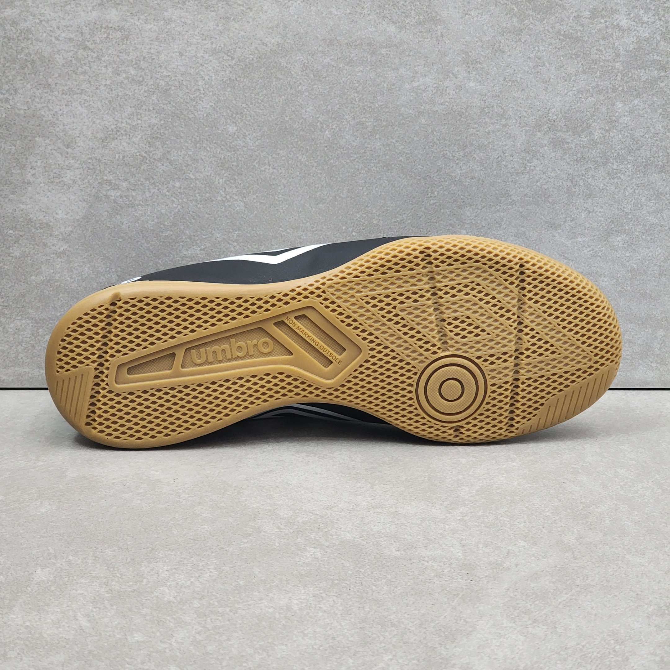 Chuteira Umbro Futsal Class Preto 4