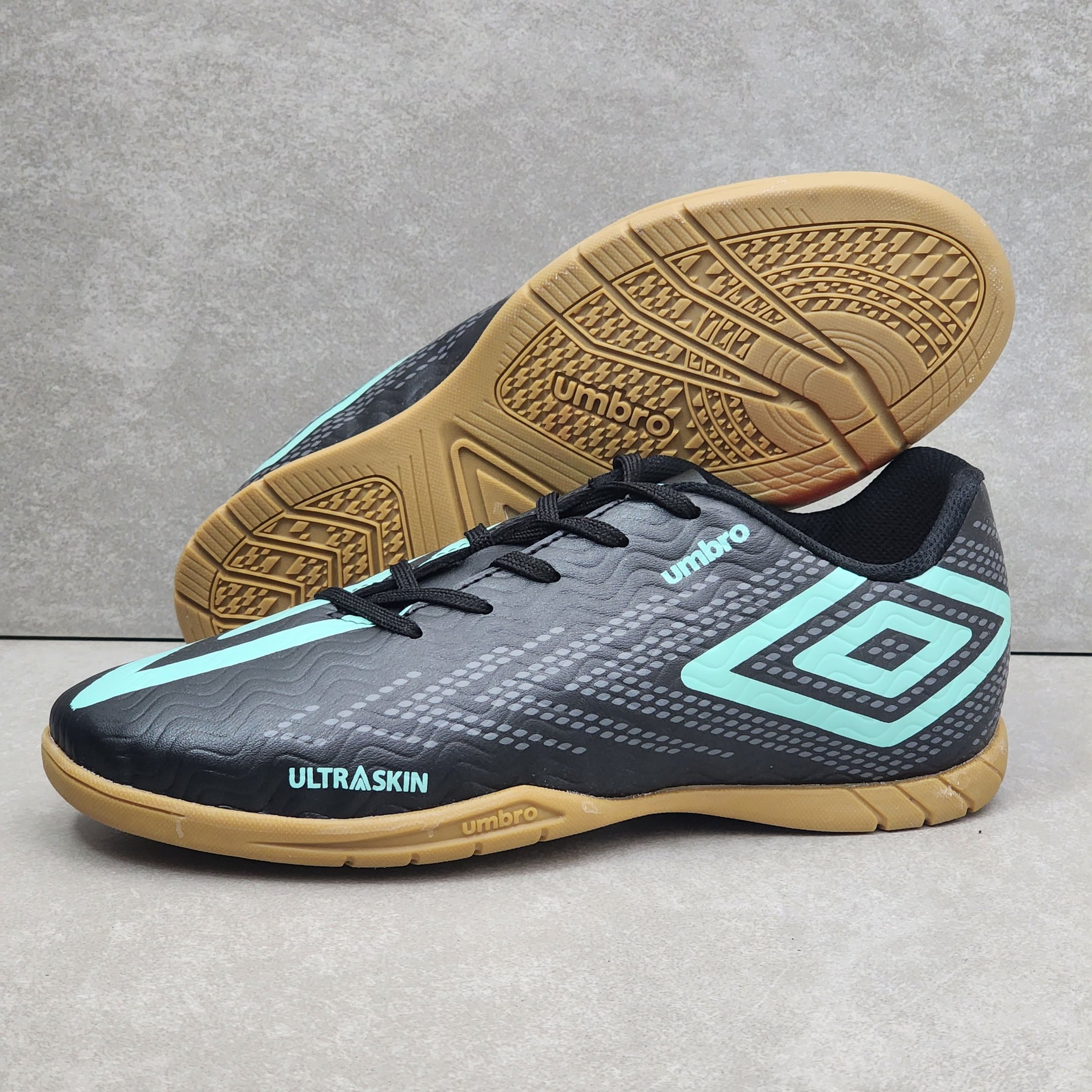 Chuteira Umbro Indoor Ultraskin Preto 3