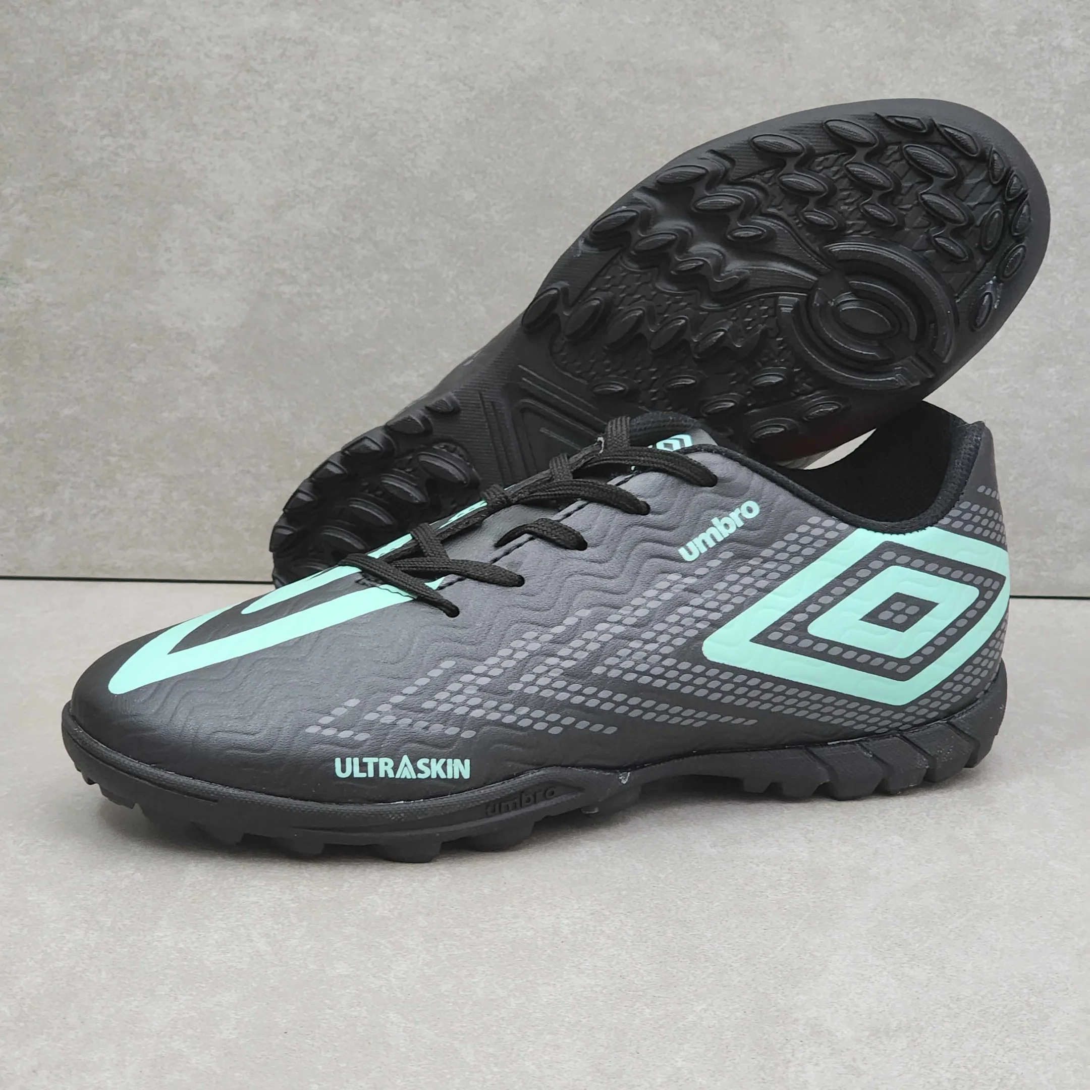 Chuteira Umbro Society Ultraskin Preto/Verde 3