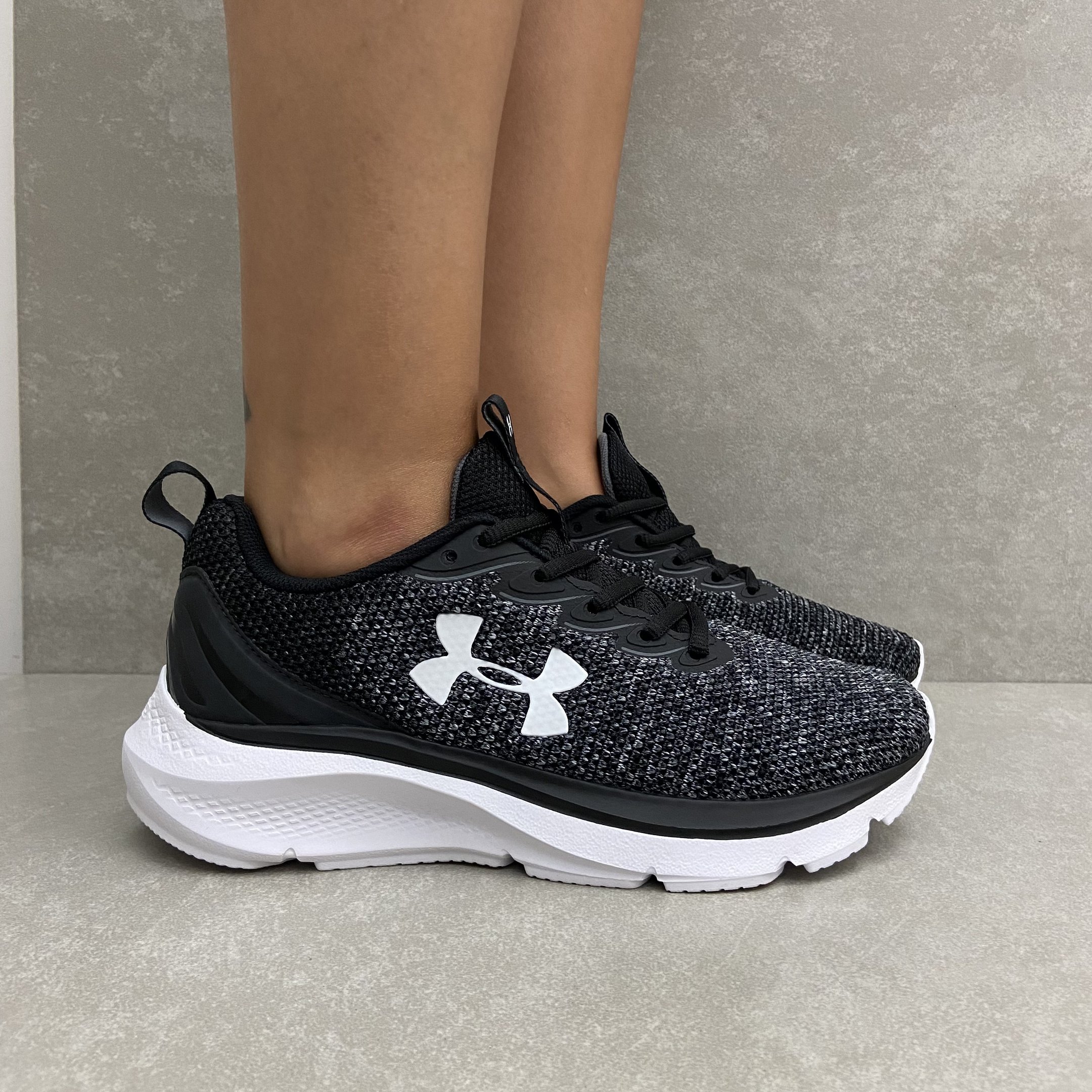 Tênis Under Armour Charged Fleet