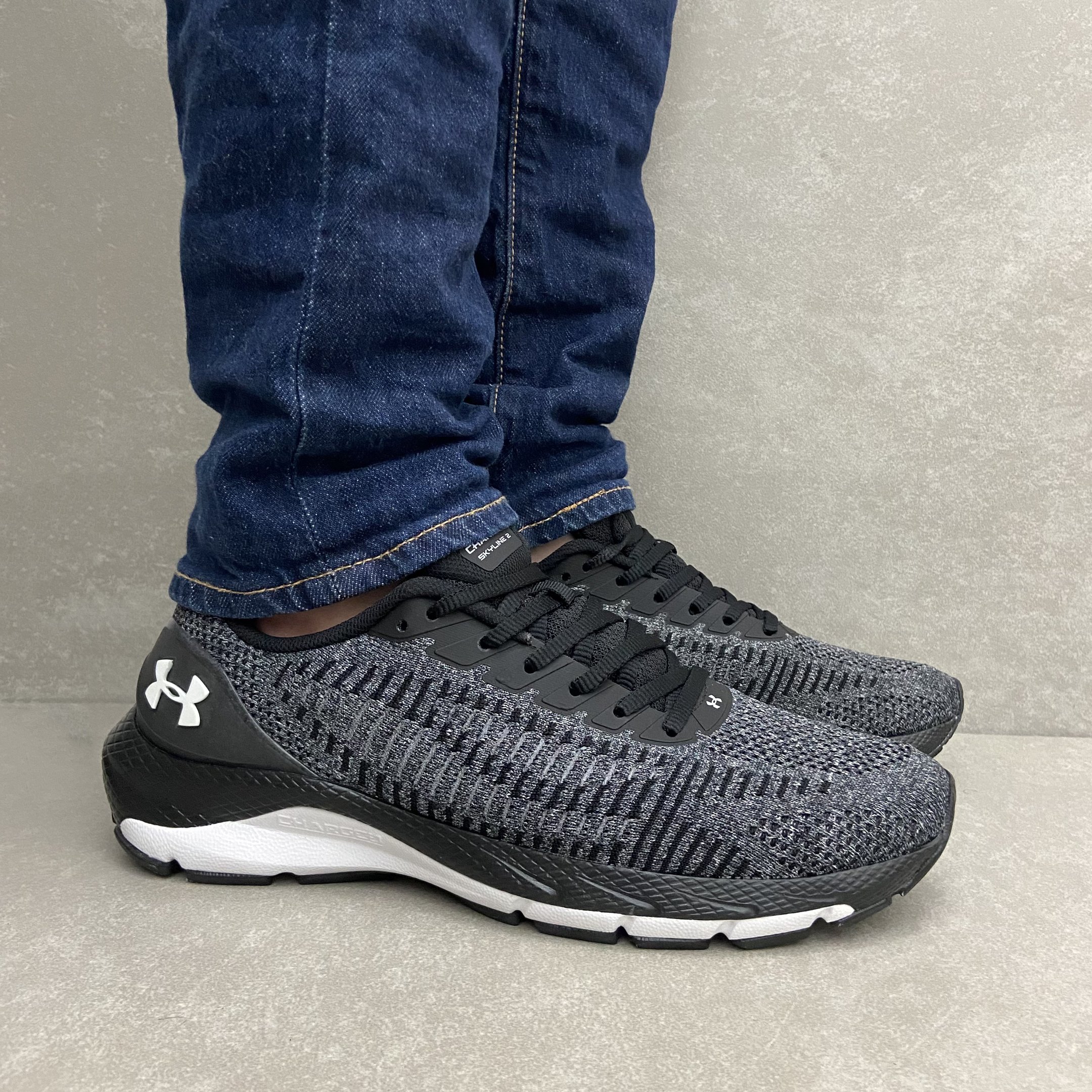 Tênis Under Armour Charged Skyline 2