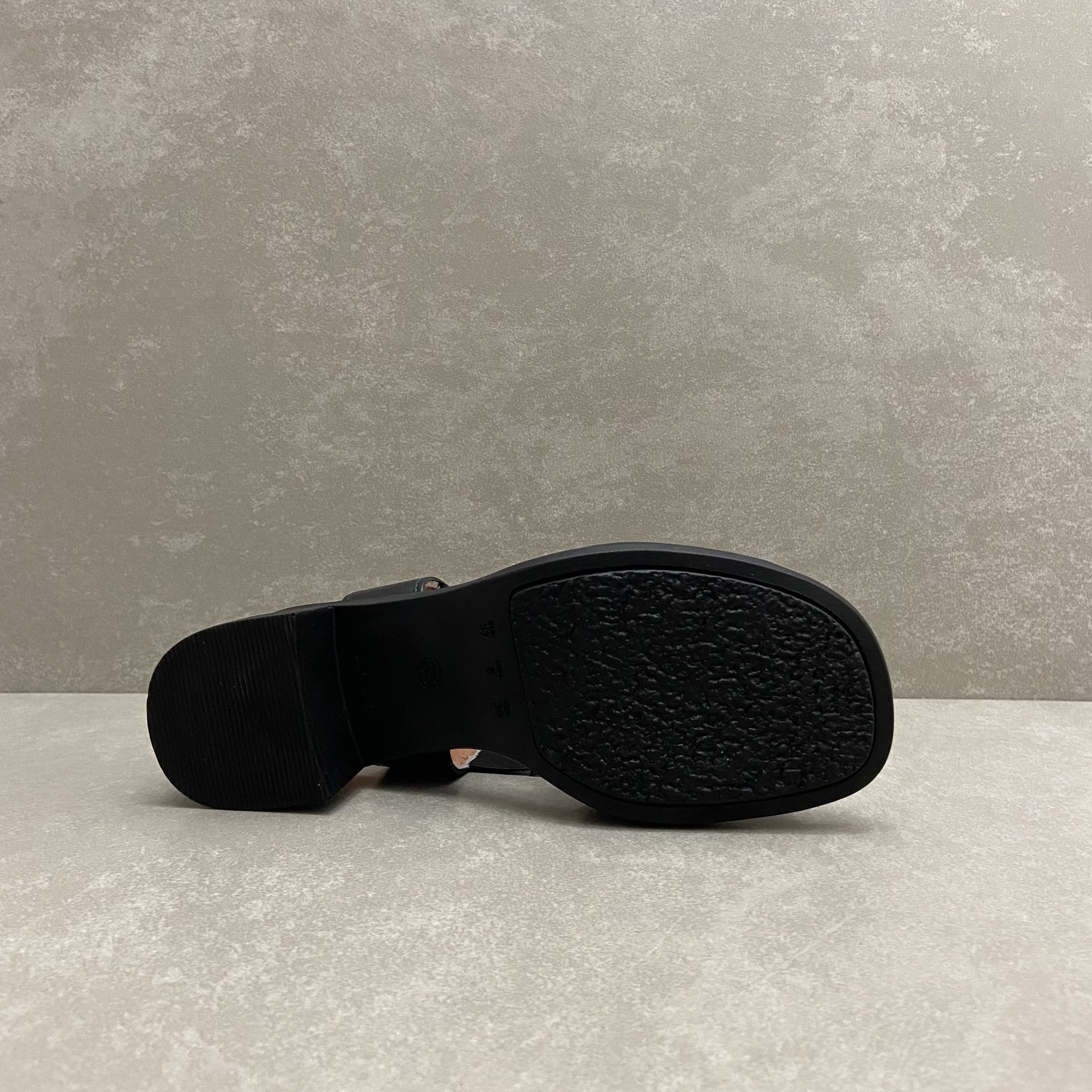 Sandália Soraya Elástico Em Couro Preto 4