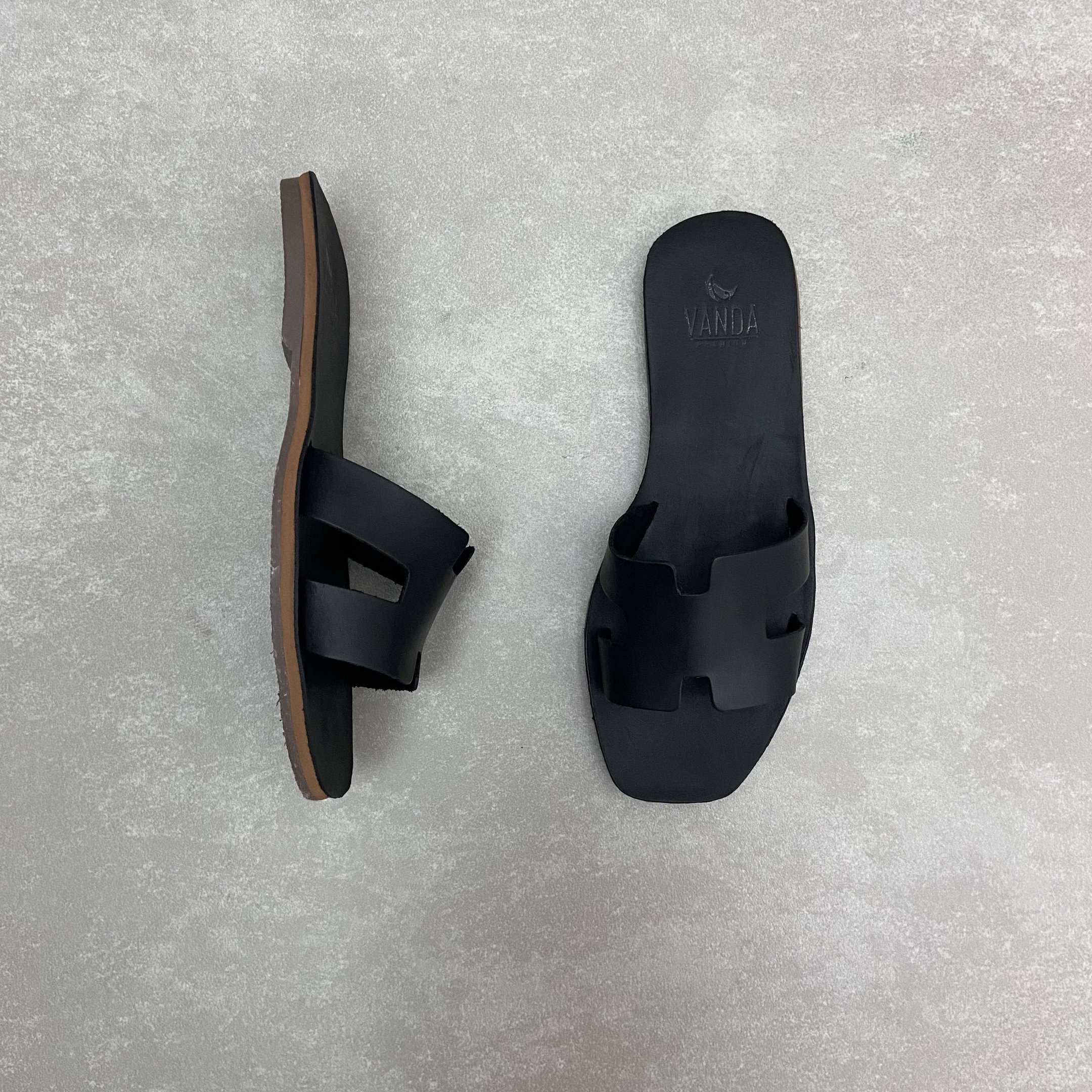 Rasteira Zimbauê de Gáspea em couro Preto 3