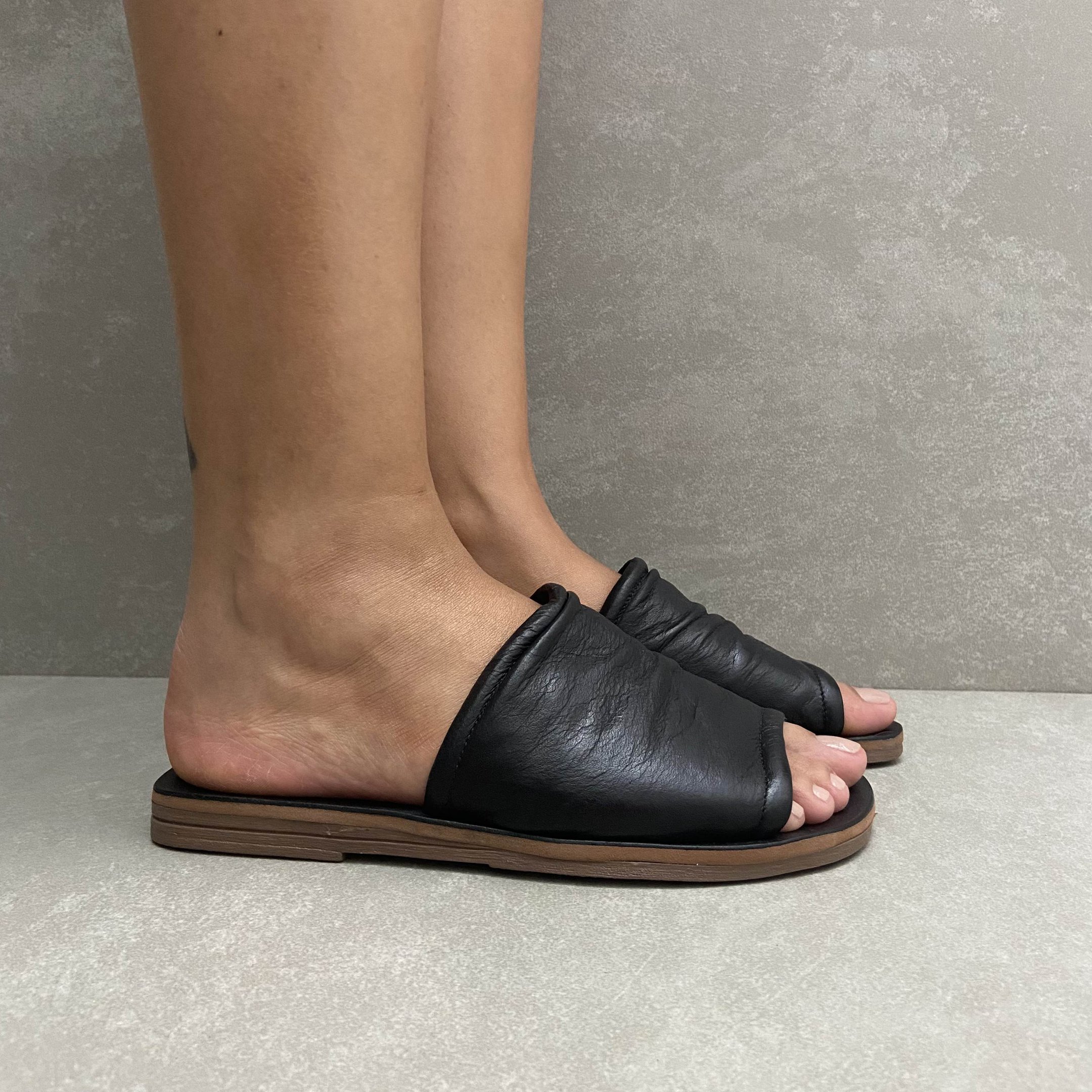 Rasteira Zimbauê de Gáspea em couro