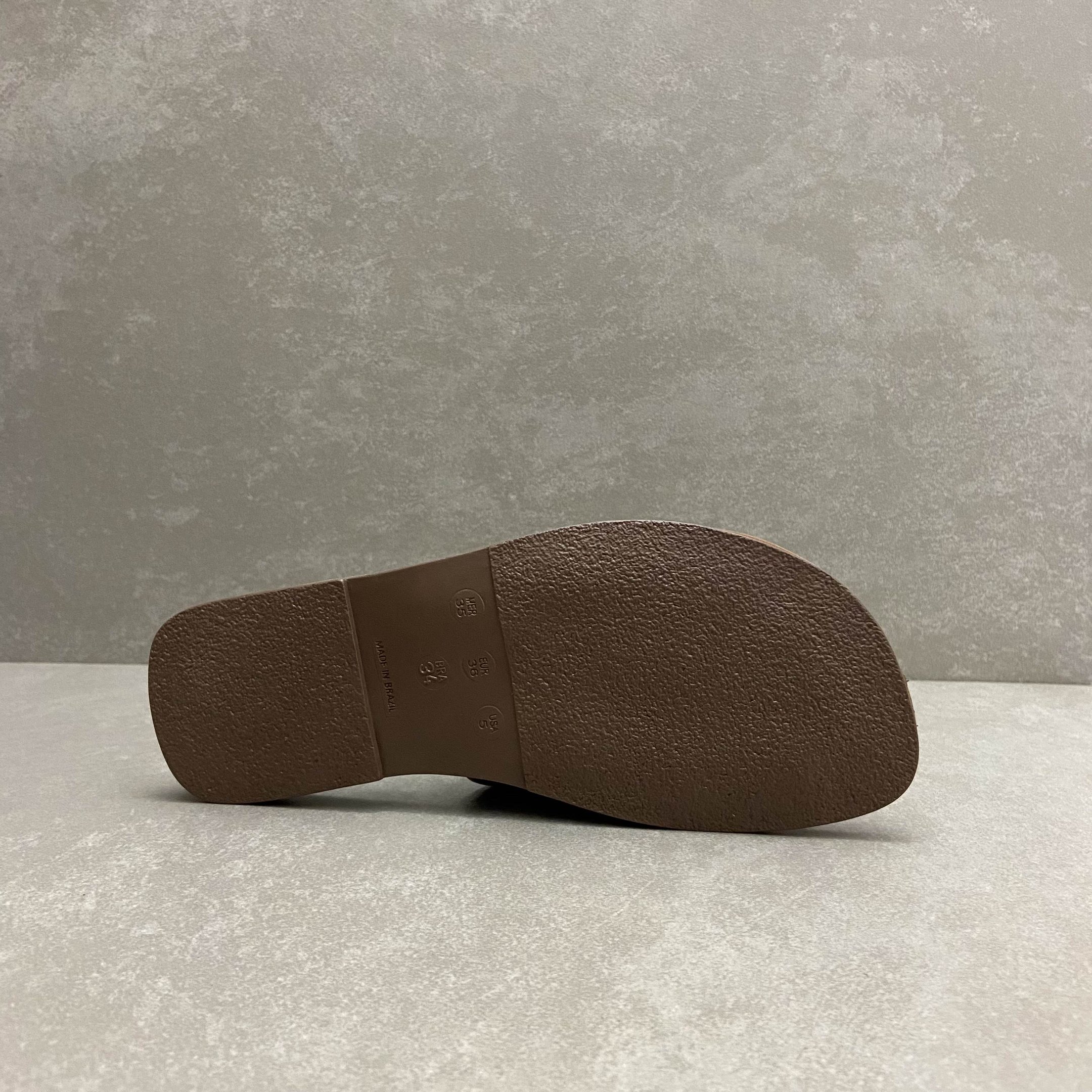 Rasteira Zimbauê de Gáspea em couro Preto 4