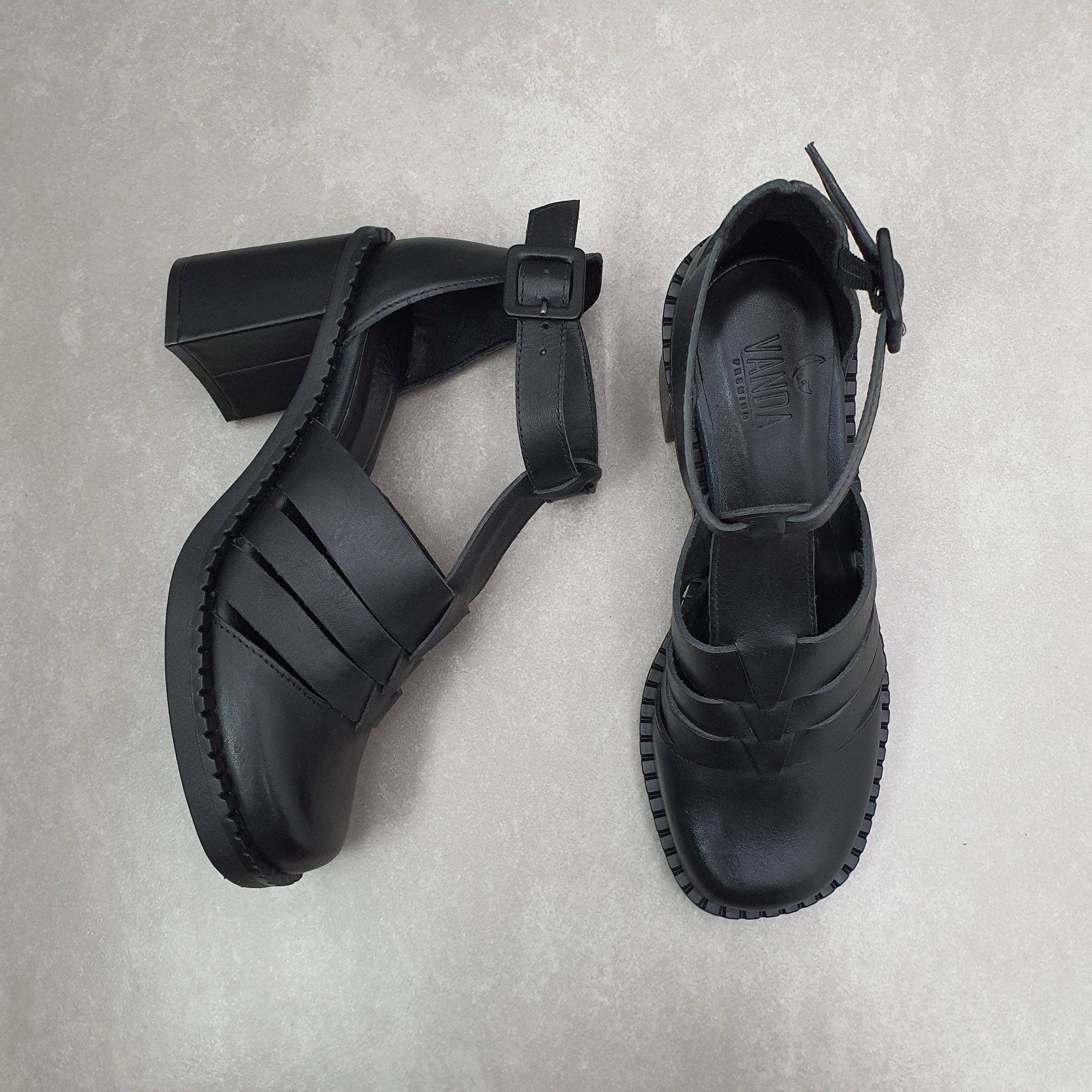 Sandália Zimbauê Em Couro Salto Bloco Preto 2