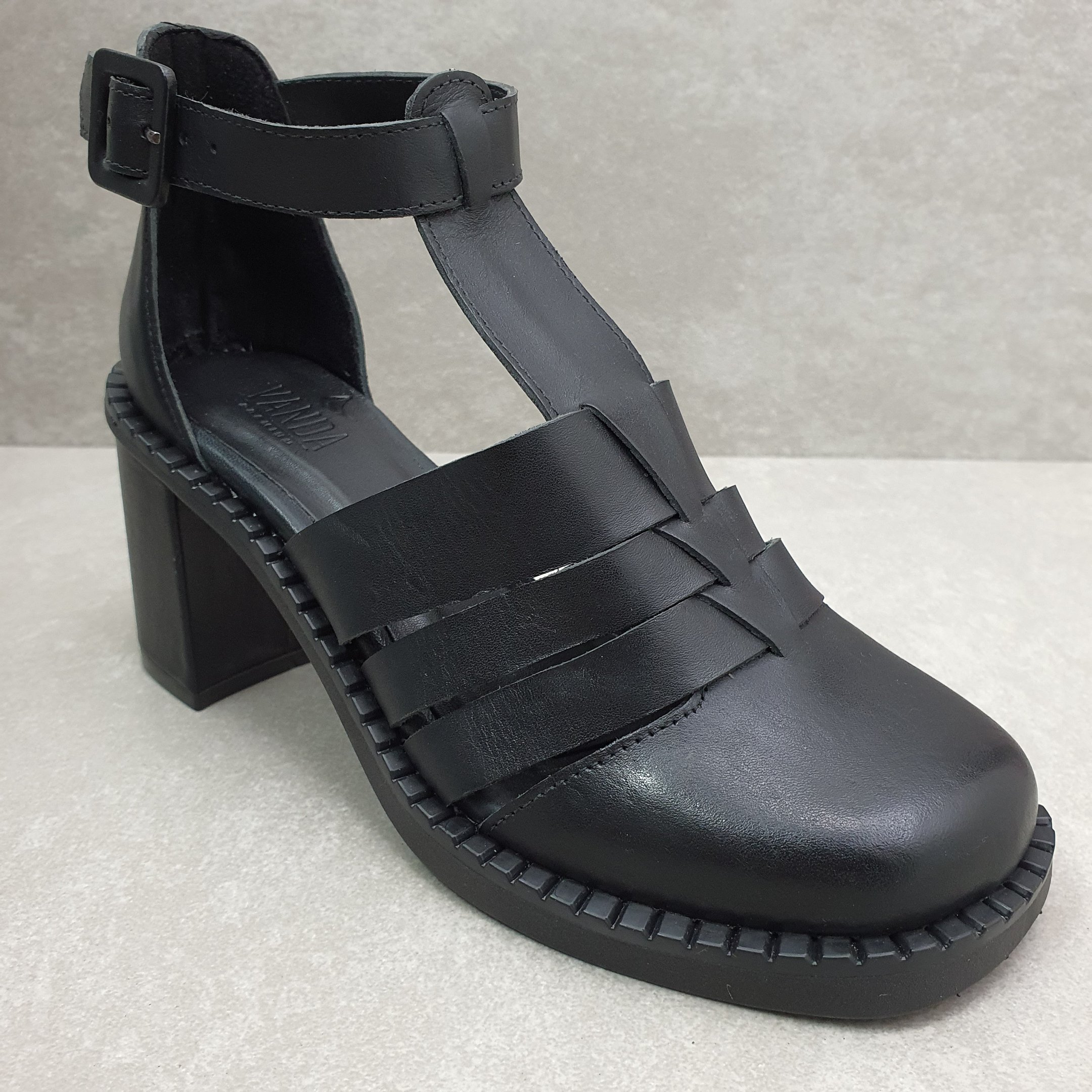 Sandália Zimbauê Em Couro Salto Bloco Preto 3