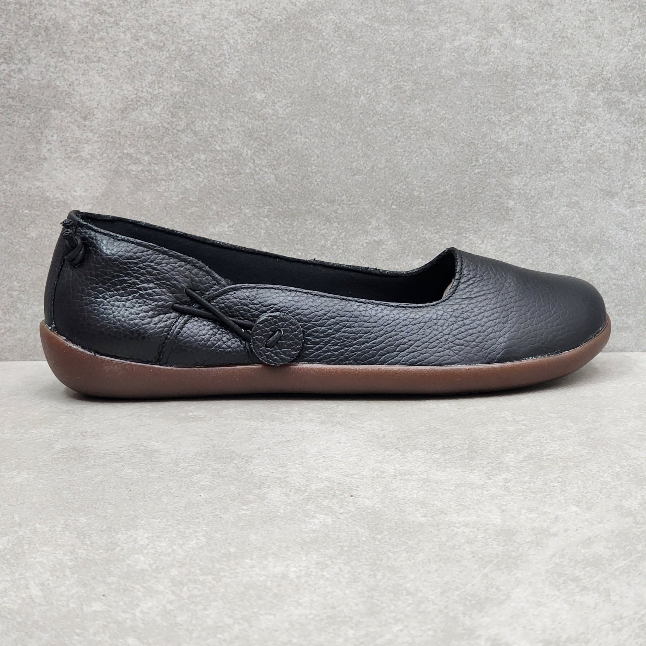 Sapatilha Zimbauê Em Couro Com Botão