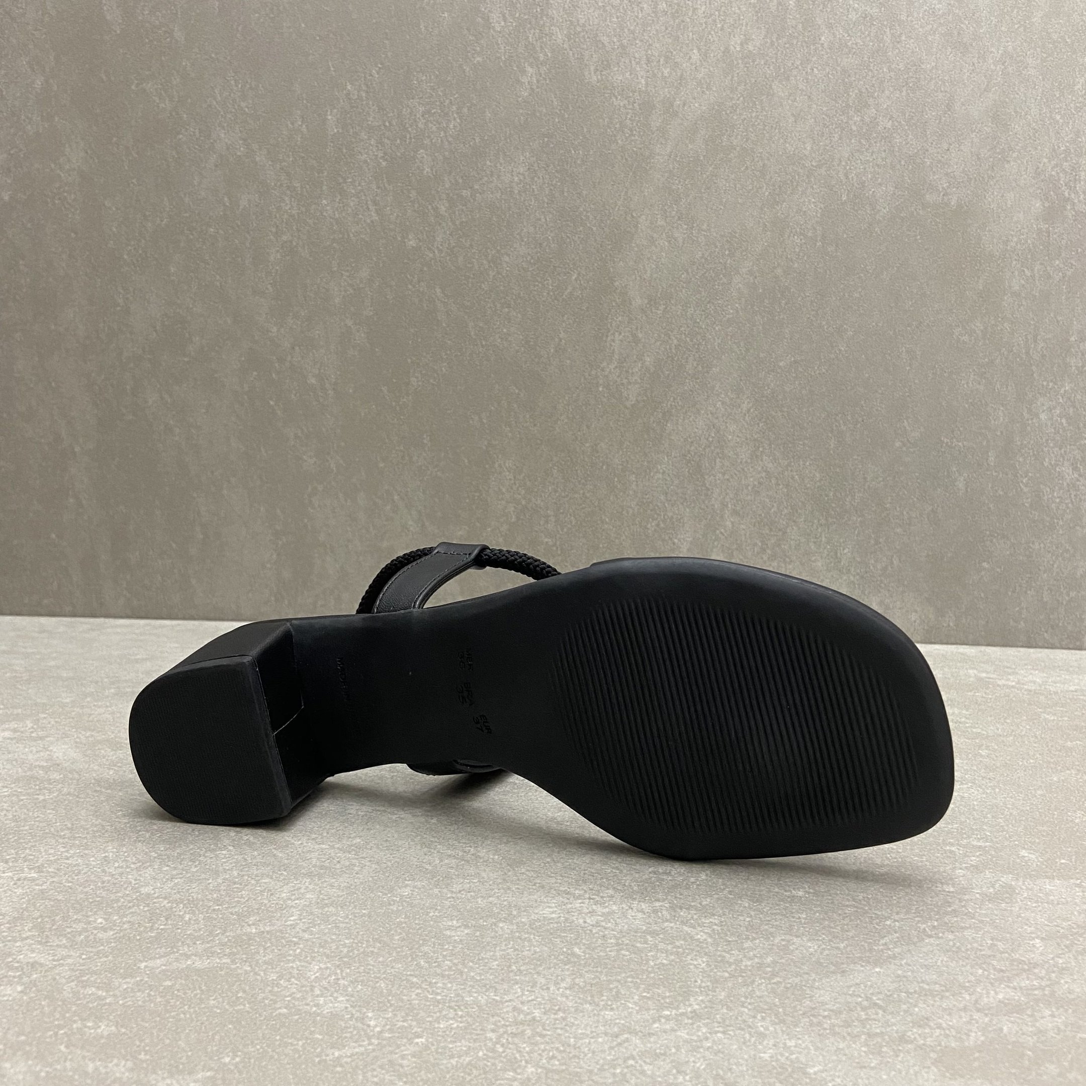 Sandália Zohla de Dedo Preto 4