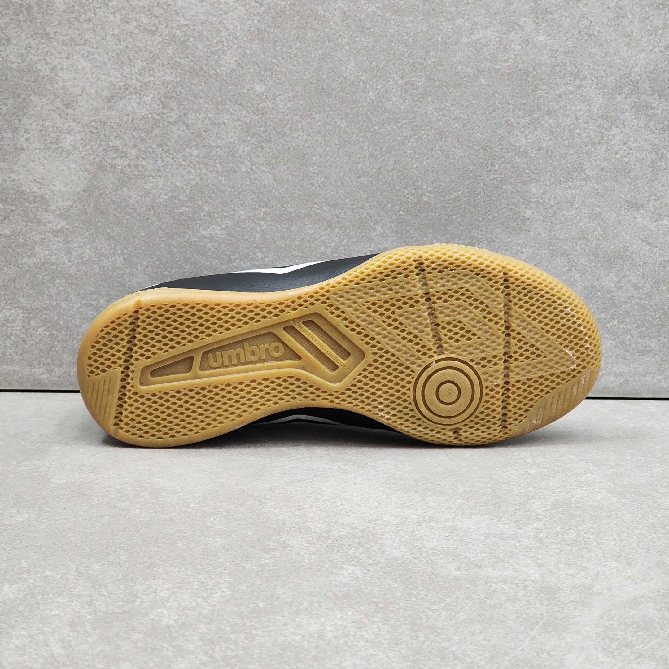 Chuteira Umbro Infantil Futsal Class 2.2 Jr Preto 4