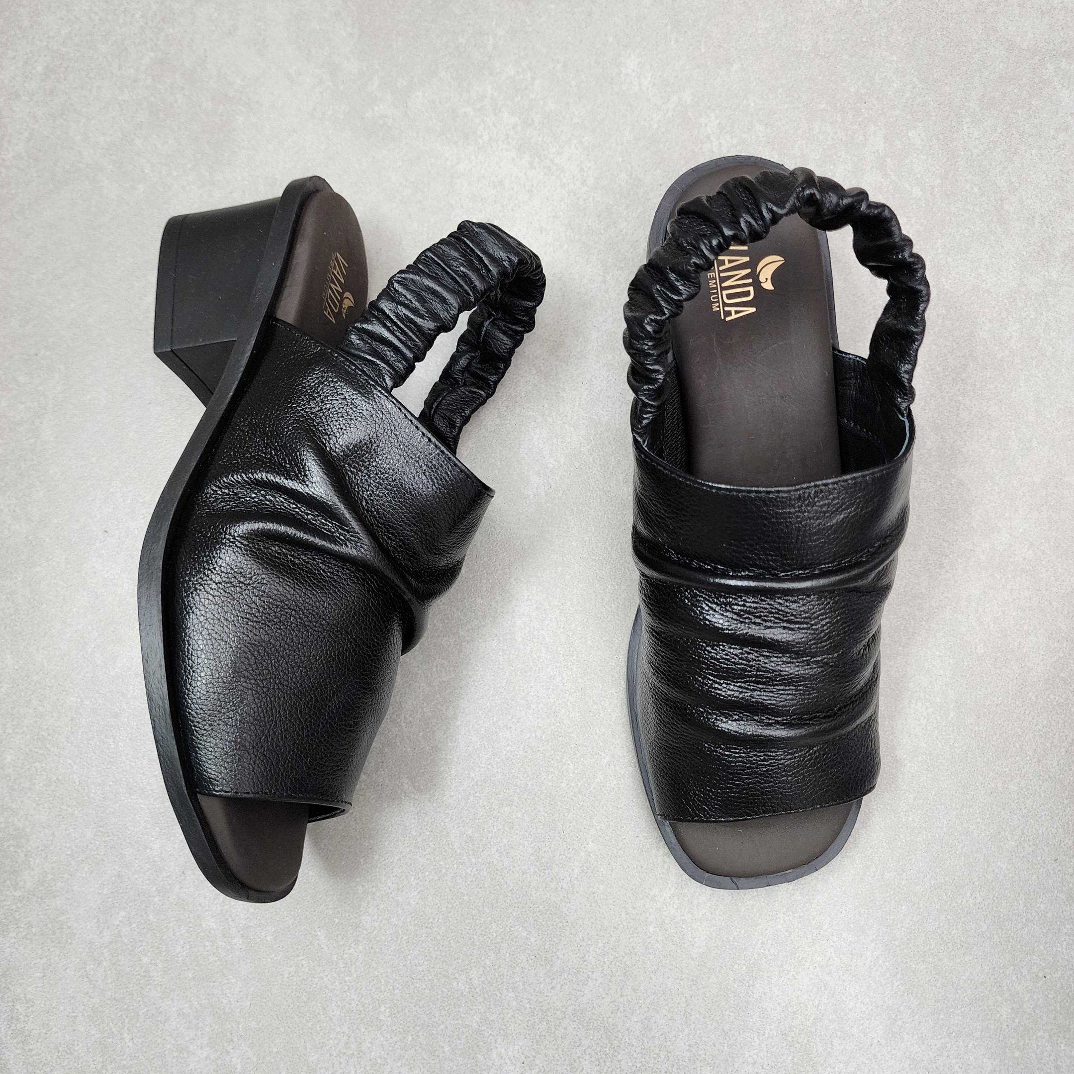 Sandália Ana Aguiar Em Couro Com Elástico Gáspea Preto 3