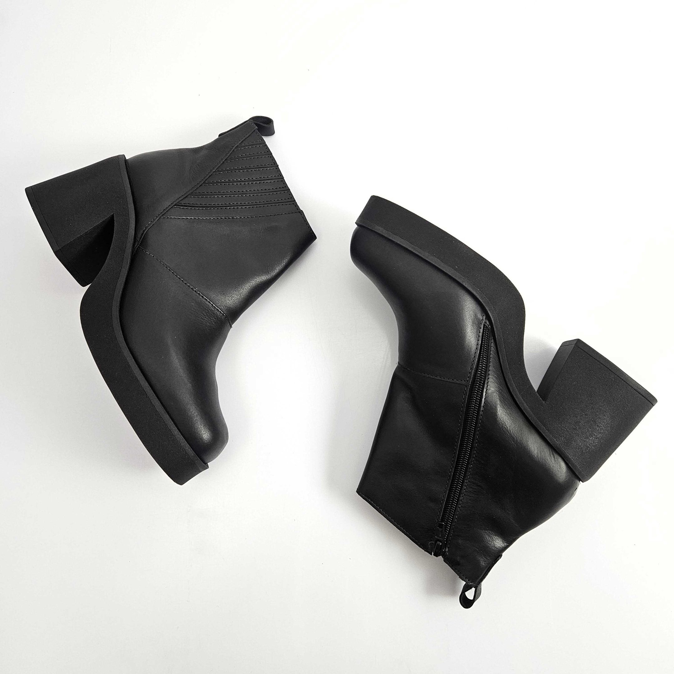 Bota Feminina Vanda Premium Em Couro Com Elástico Preto 3