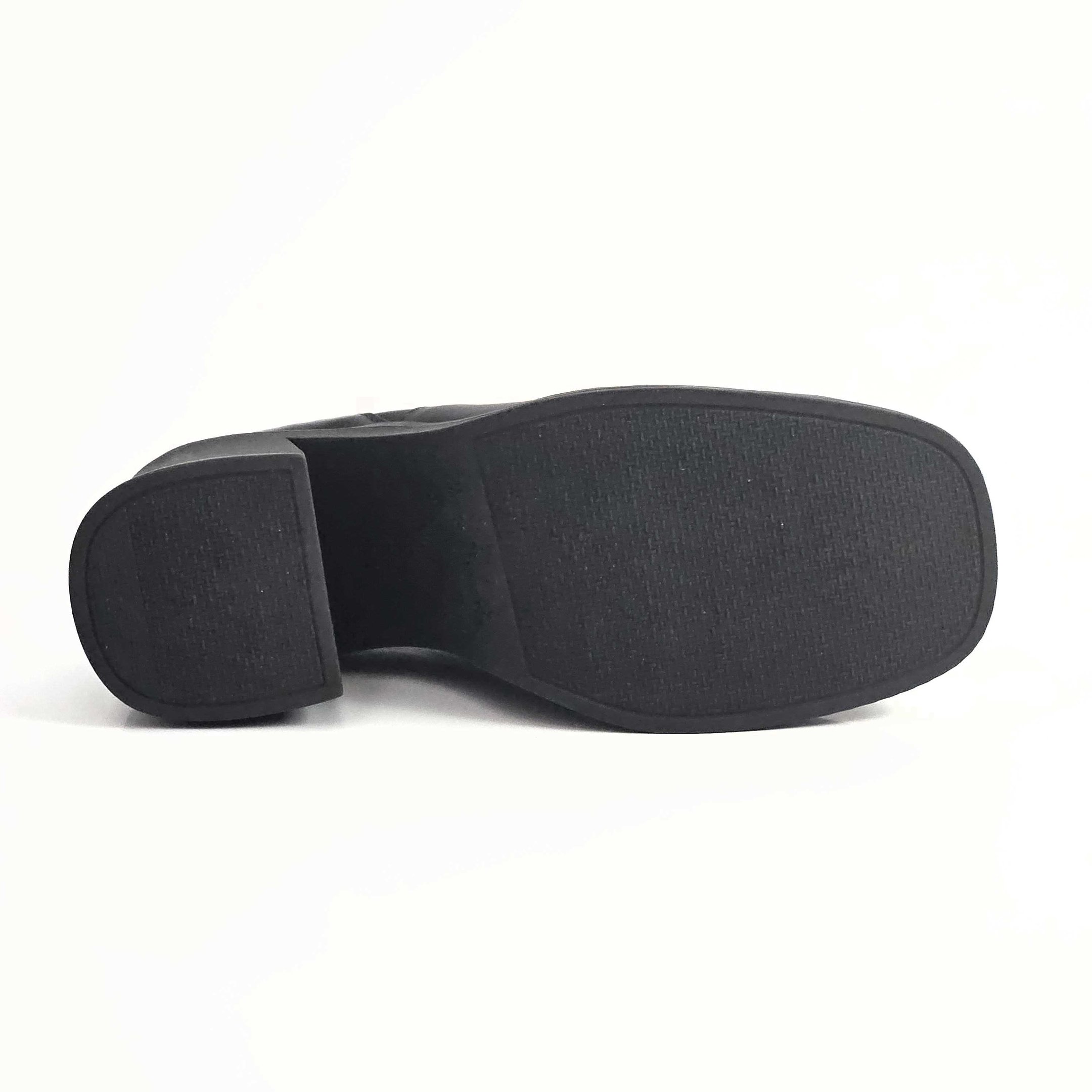 Bota Feminina Vanda Premium Em Couro Com Elástico Preto 4