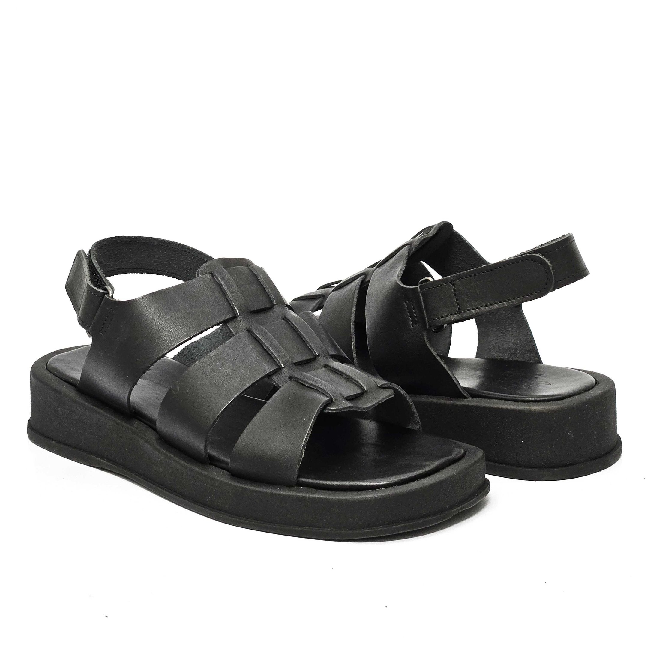 Sandália Feminina Zimbauê Flat Cruzada Em Couro Preto 2