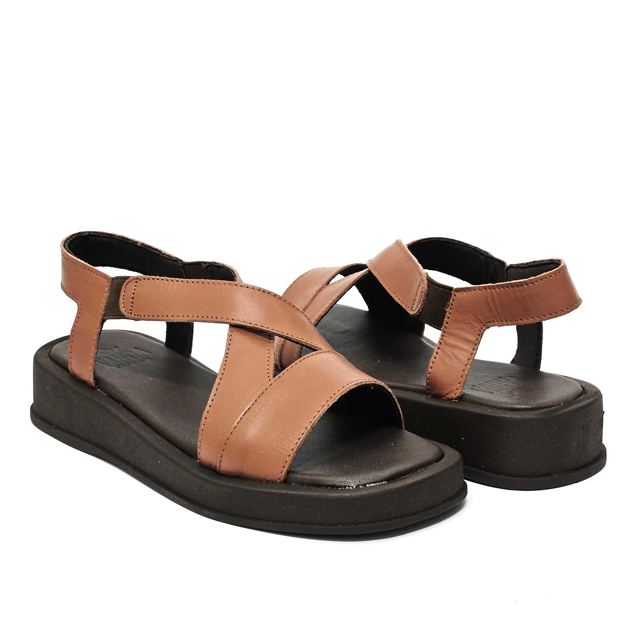 Sandália Feminina Zimbauê Flat Couro Elástico Marrom 2