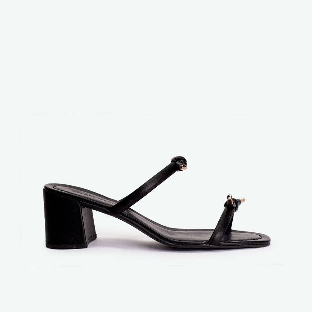 Sandália duas Tiras com nó e metais na ponta Salto Bloco preto Preto - 38 Preto 1