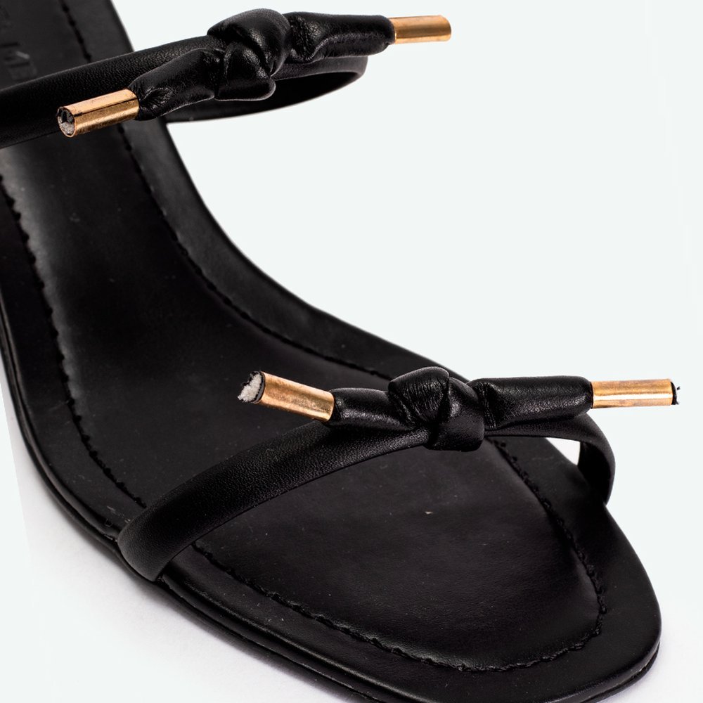 Sandália duas Tiras com nó e metais na ponta Salto Bloco preto Preto - 38 Preto 6