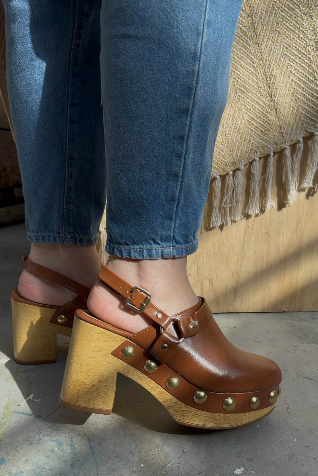 CLOG MONTANA SUZANA SANTOS Caramelo 6