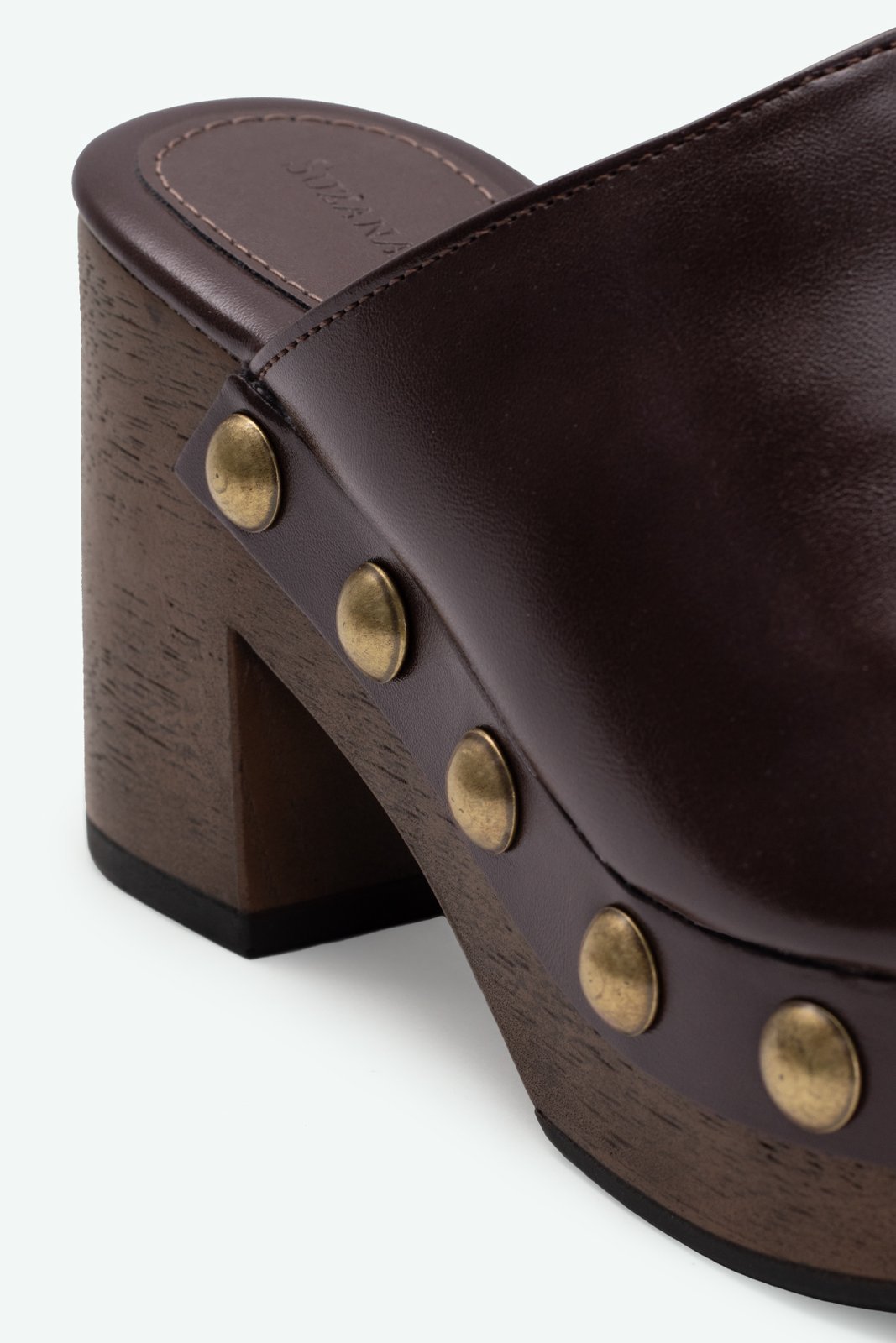 Clog Salto Bloco Alto 9cm Pregos Metálicos Bico Arredondado Versátil Funcional Destroyed Maya Preto Marrom 3