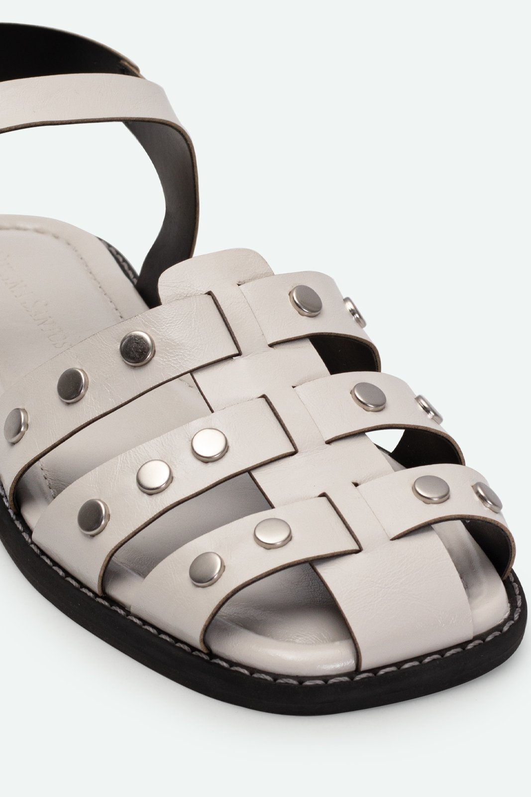 Sandália Rasteirinha Gladiadora com Fivela Regulável Detalhe Pregos Metálicos Ouro Dourado Off White 3