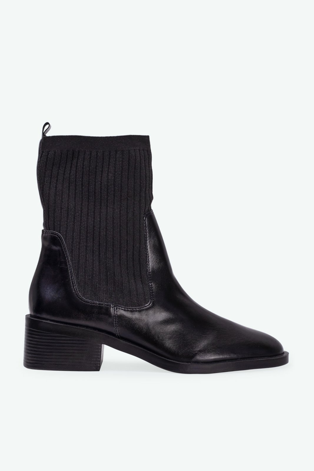 BOTA ROMY SUZANA SANTOS
