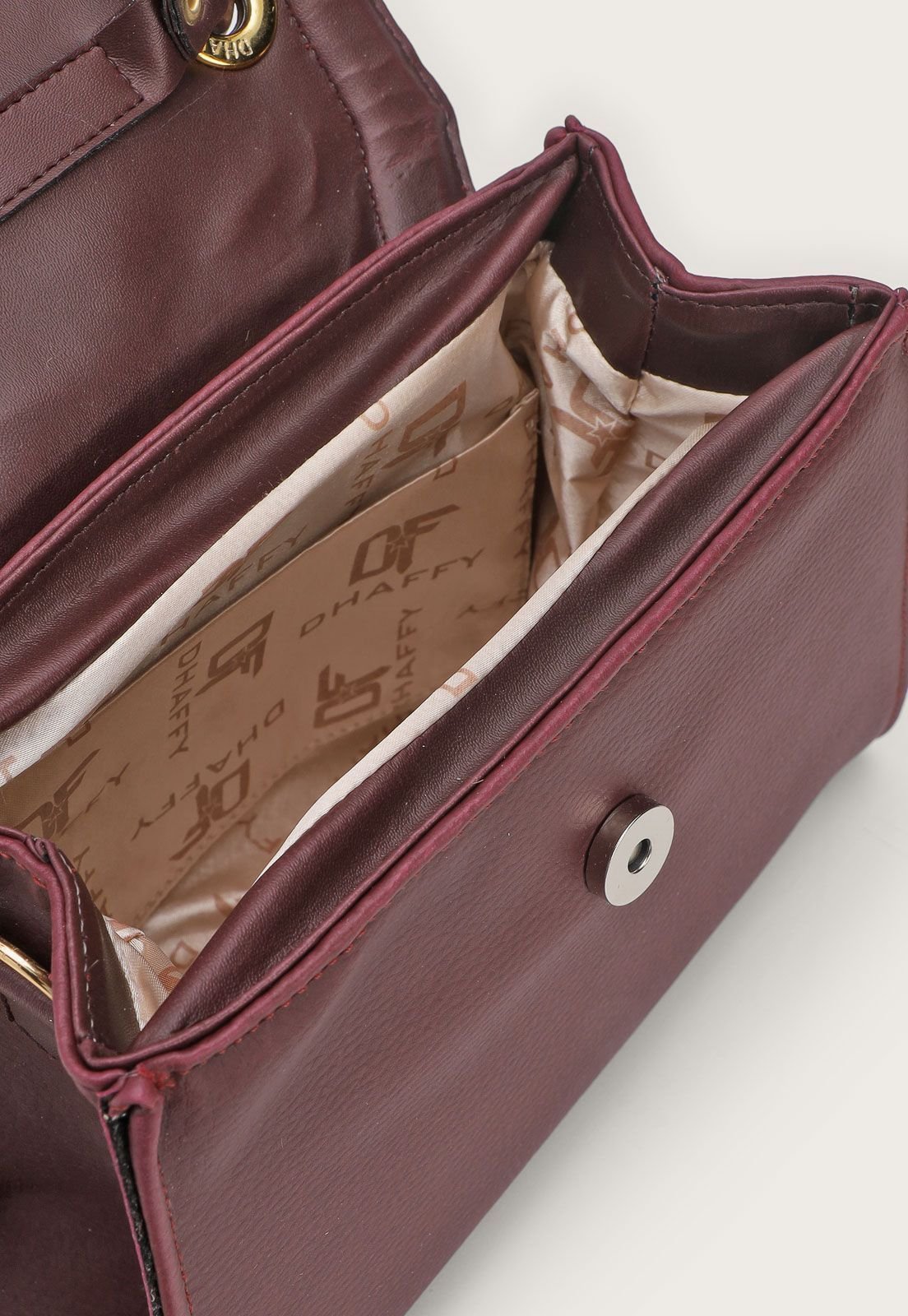 Bolsa Feminina Tiracolo Detalhes em Corrente Marrom 4