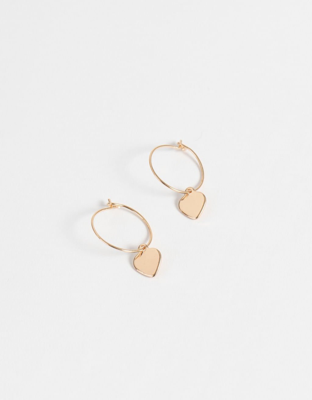 Brinco de Argola Dourado com Pingente de Coração - M Dourado 2