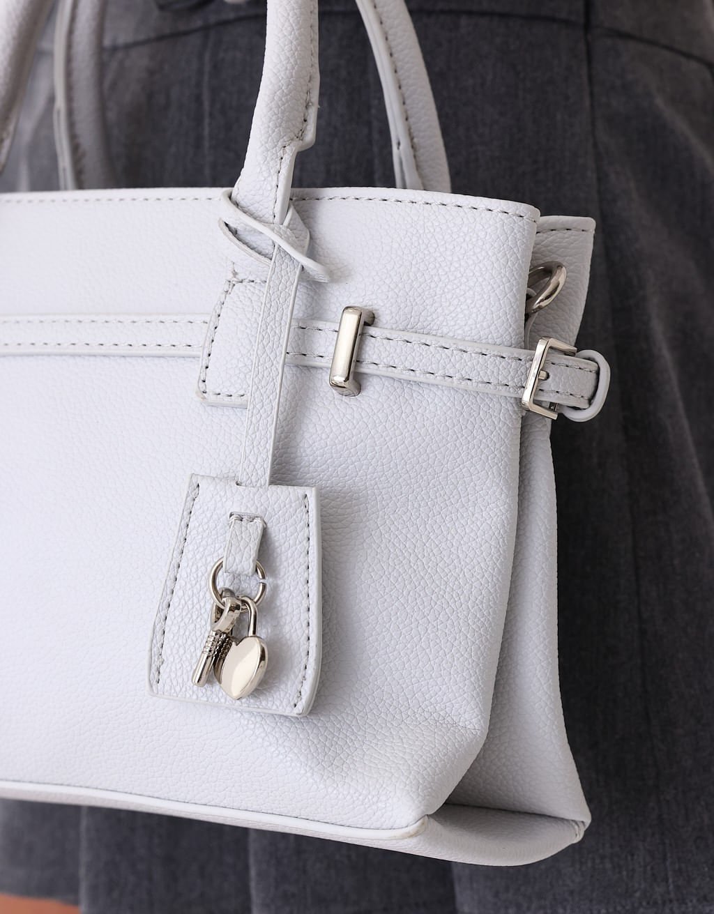 Bolsa City Corino Charm Girl Boss Branco 6