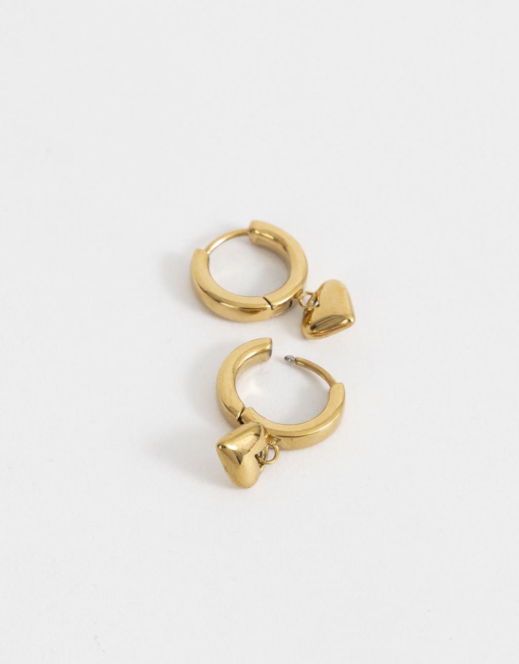 Argola Aço Charms de Coração Aço Cirúrgico Dourado 3