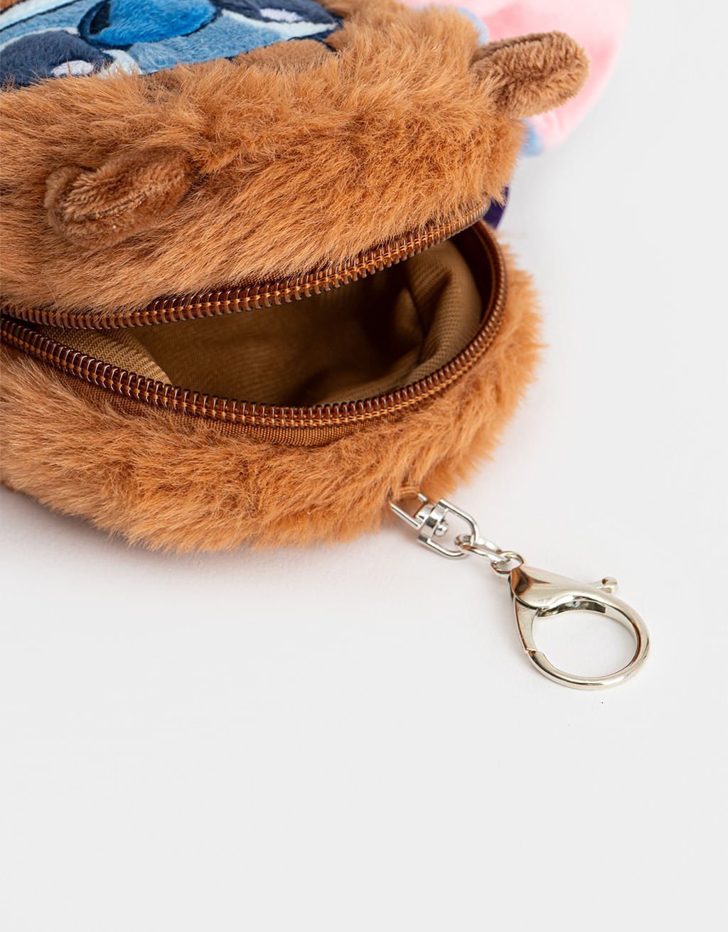 Chaveiro Pelúcia Com Orelhas Stitch Capybara Marrom 3