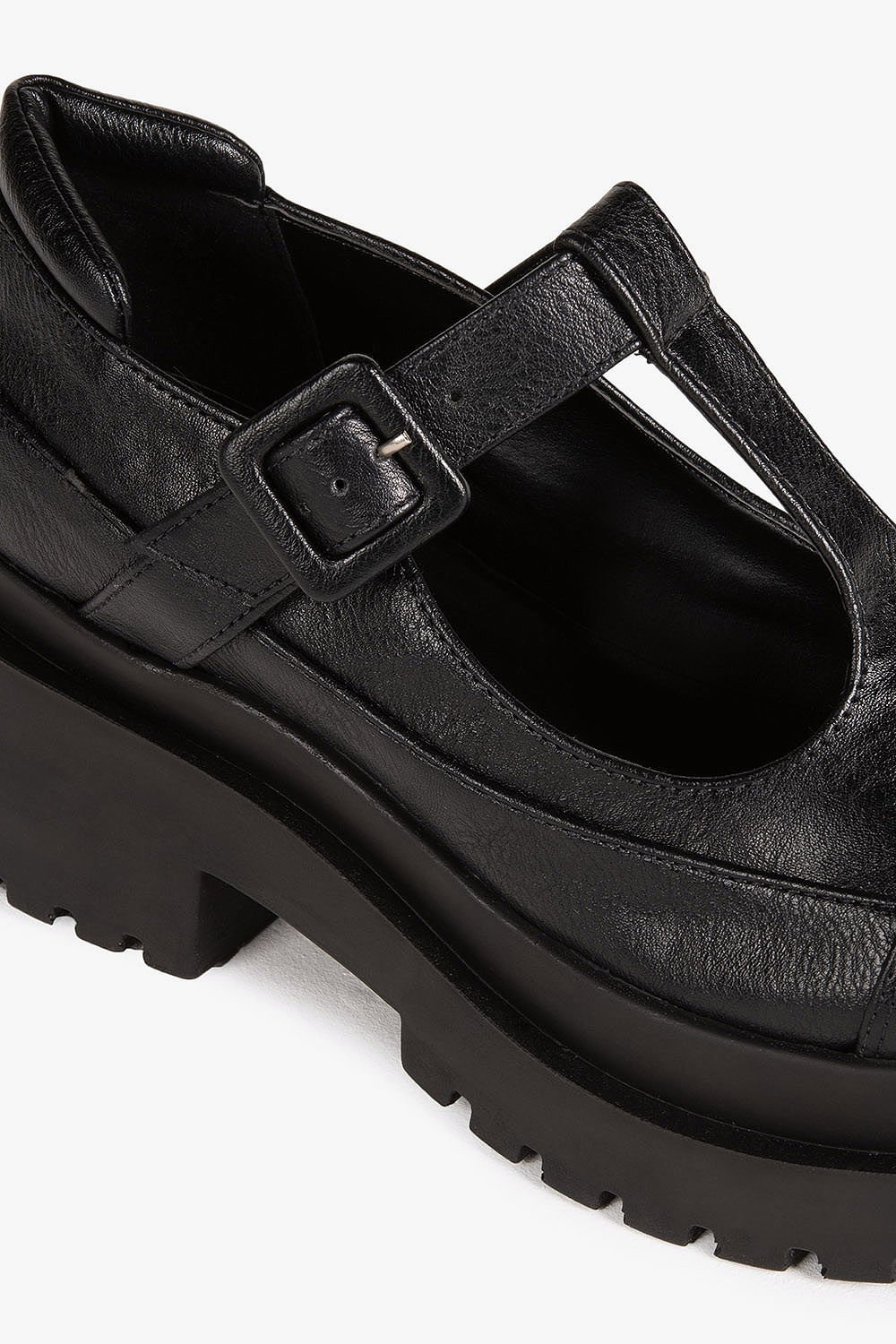 Sapato Feminino Tratorado Loafer Mundial Georgina Preto | Renner