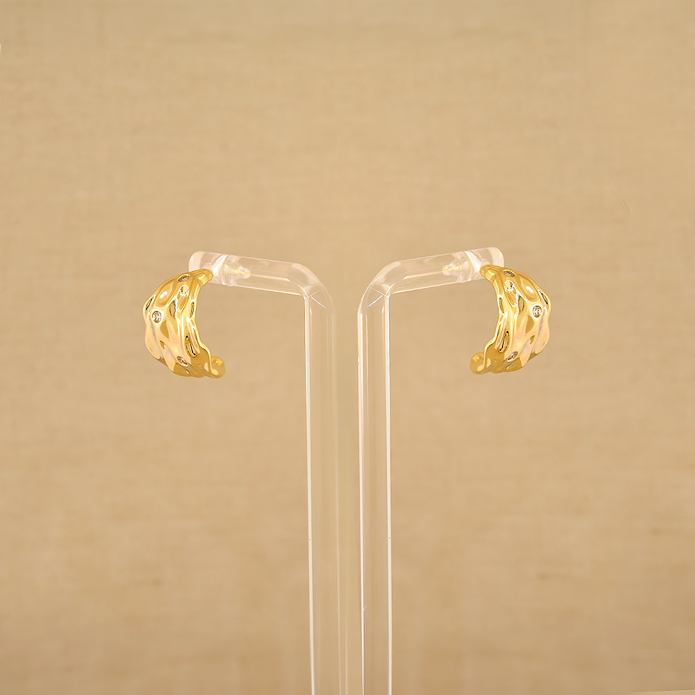 BRINCO SEMIJOIA ARGOLA MARTELADO CRISTAL DOURADO Dourado 2