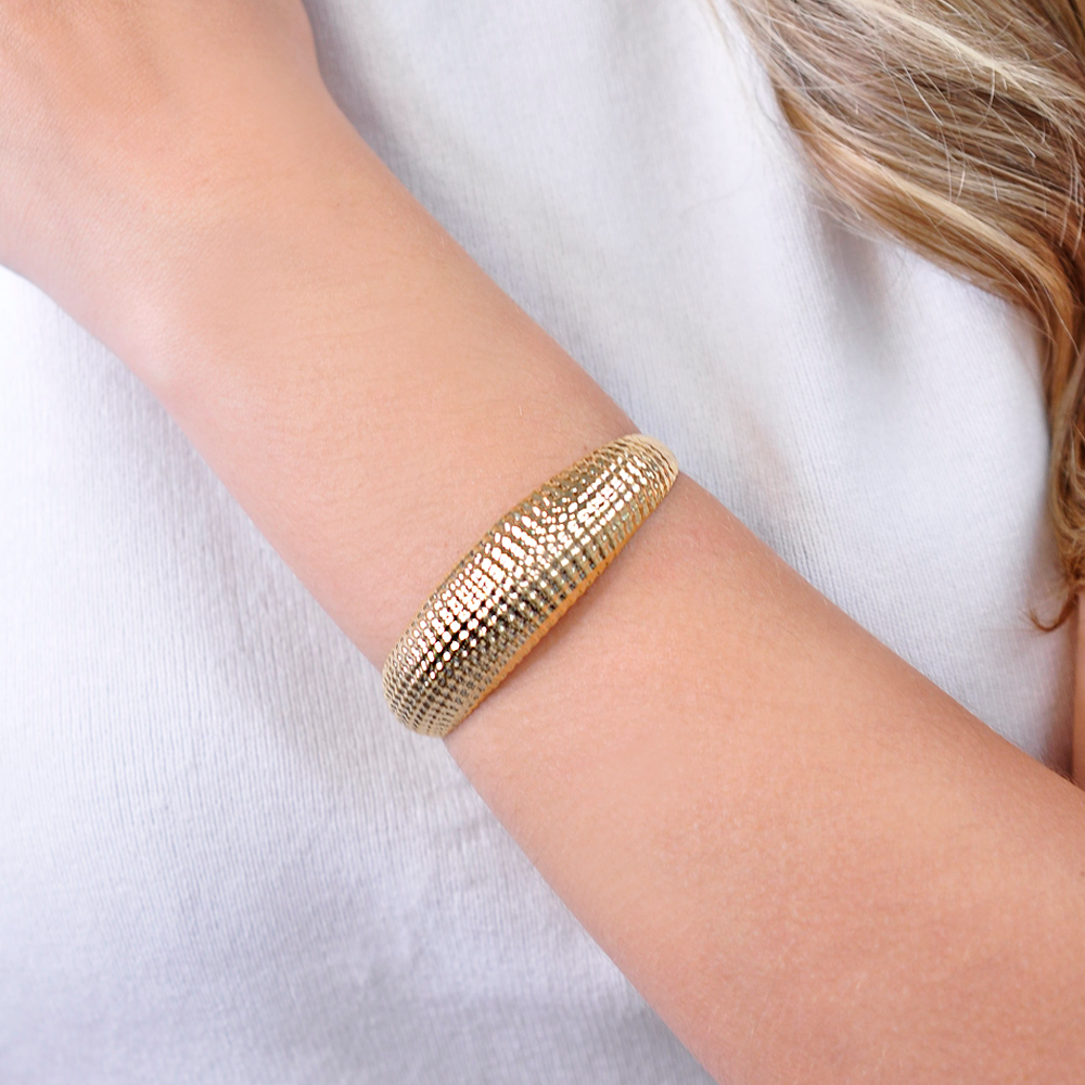 Bracelete Semijoia Larga Texturizado Dourado