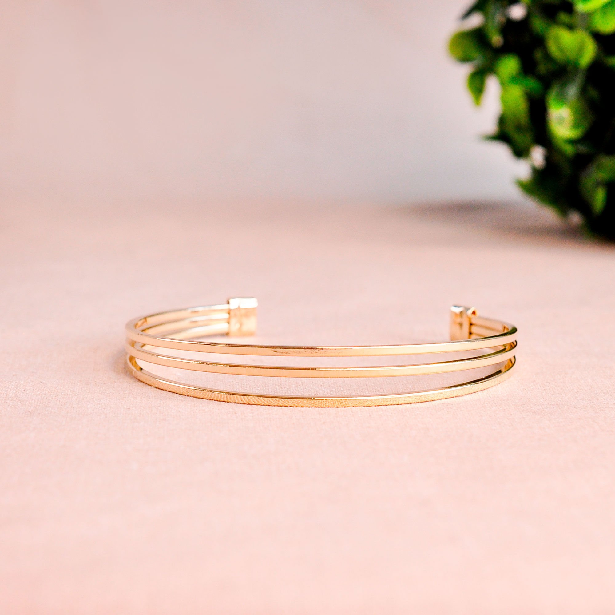 BRACELETE SEMIJOIA TRES FIOS DOURADO