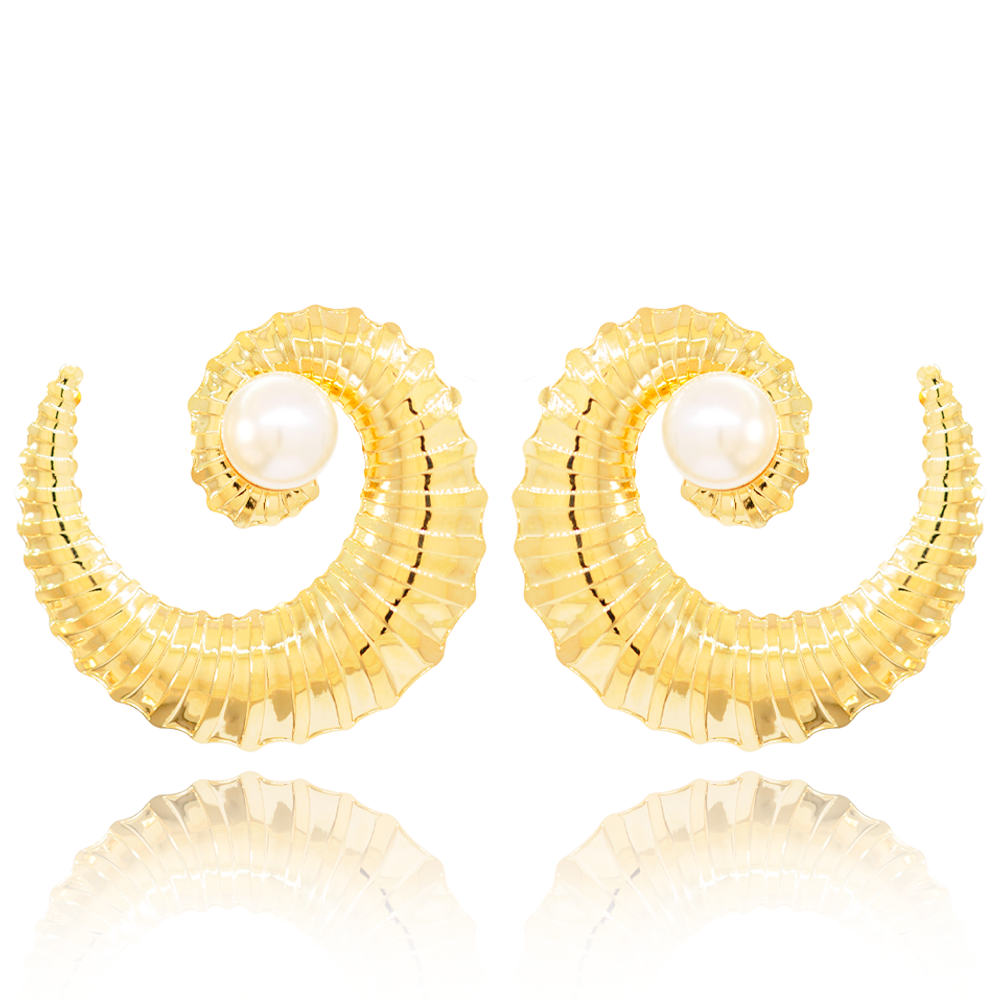 Brinco Semijoia Evelyn Concha Texturizada e Perola Dourado Dourado 1