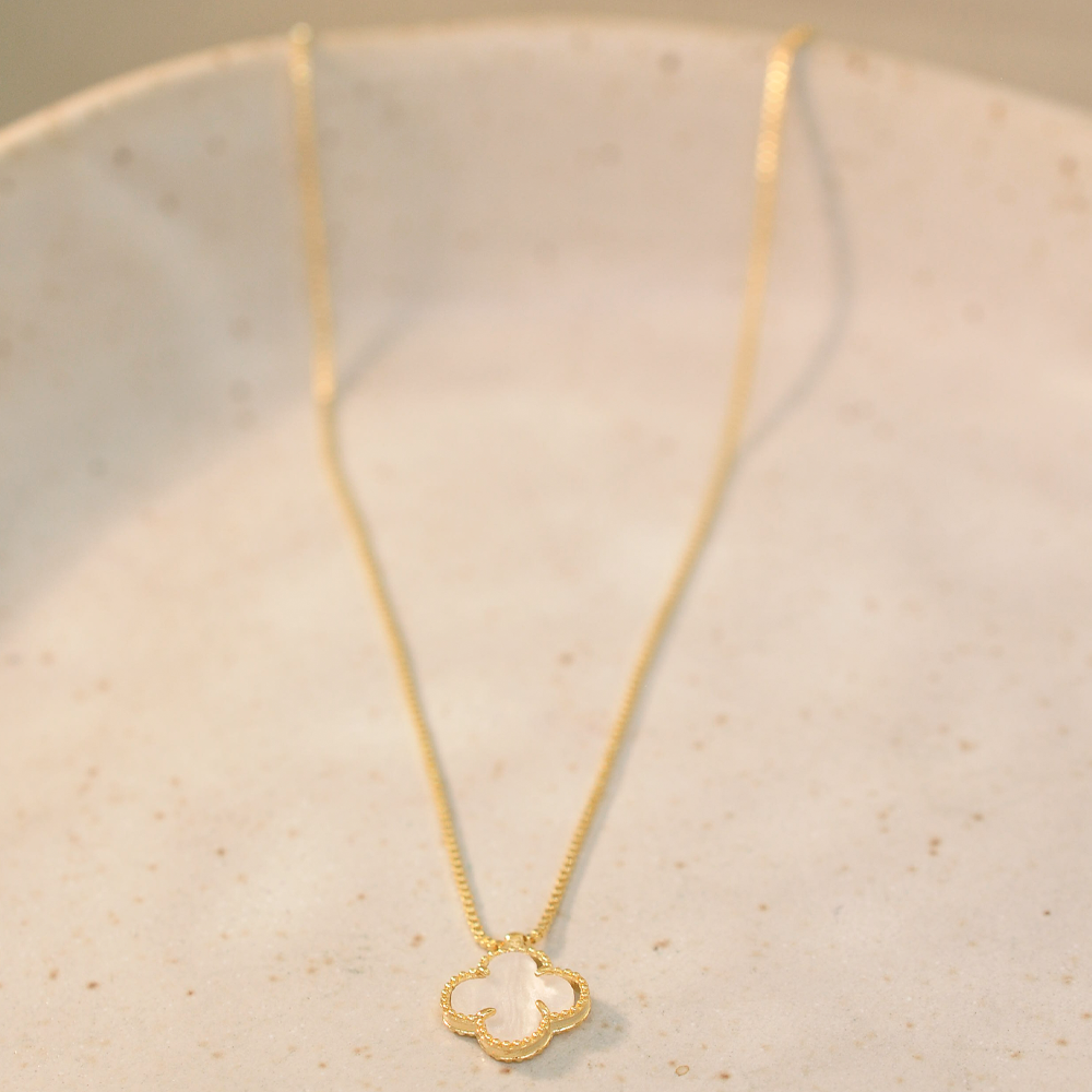 Choker Semijoia Virginia Trevo Off White Dourado Branco 2