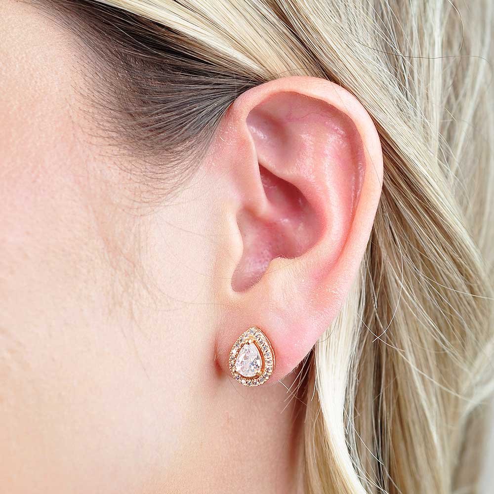 Brinco Gota Cravejada Banho Ouro 18K Banho Rodio Feminino