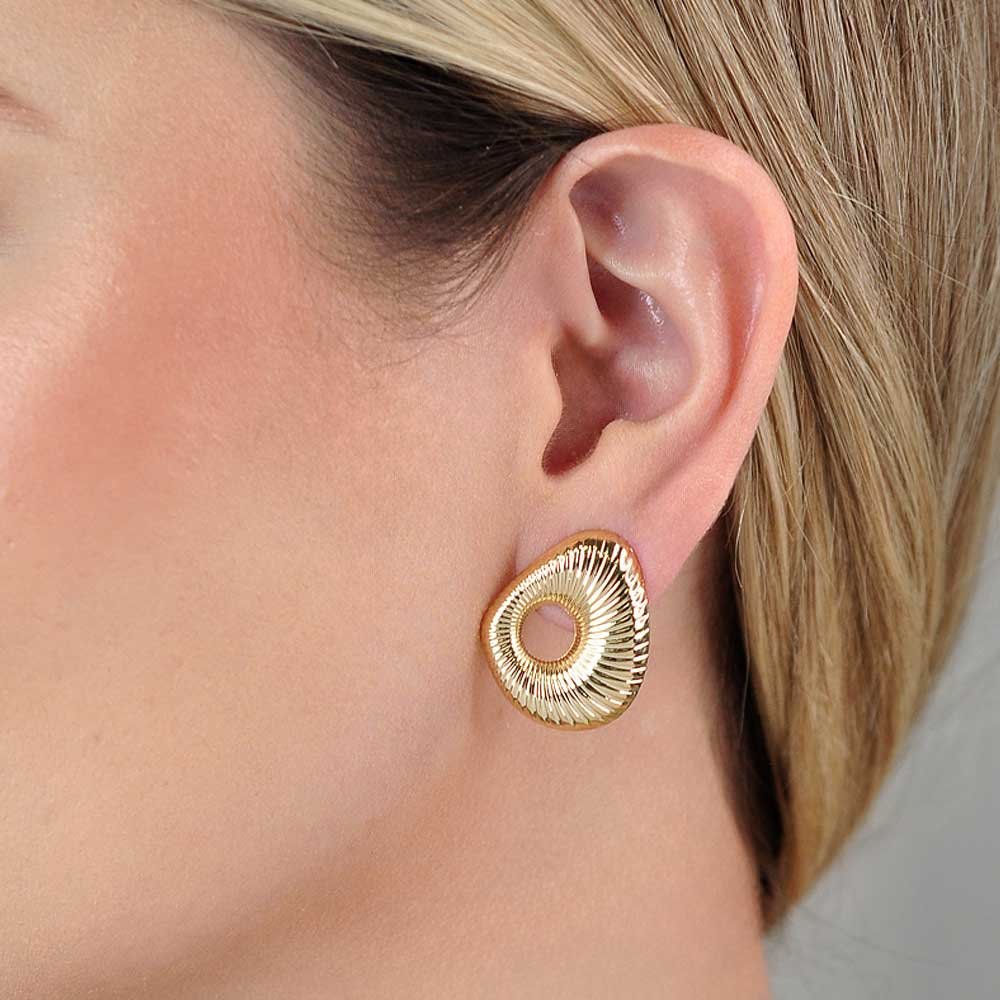 Brinco Gota Vazada Canelada Banho Ouro 18K Feminino