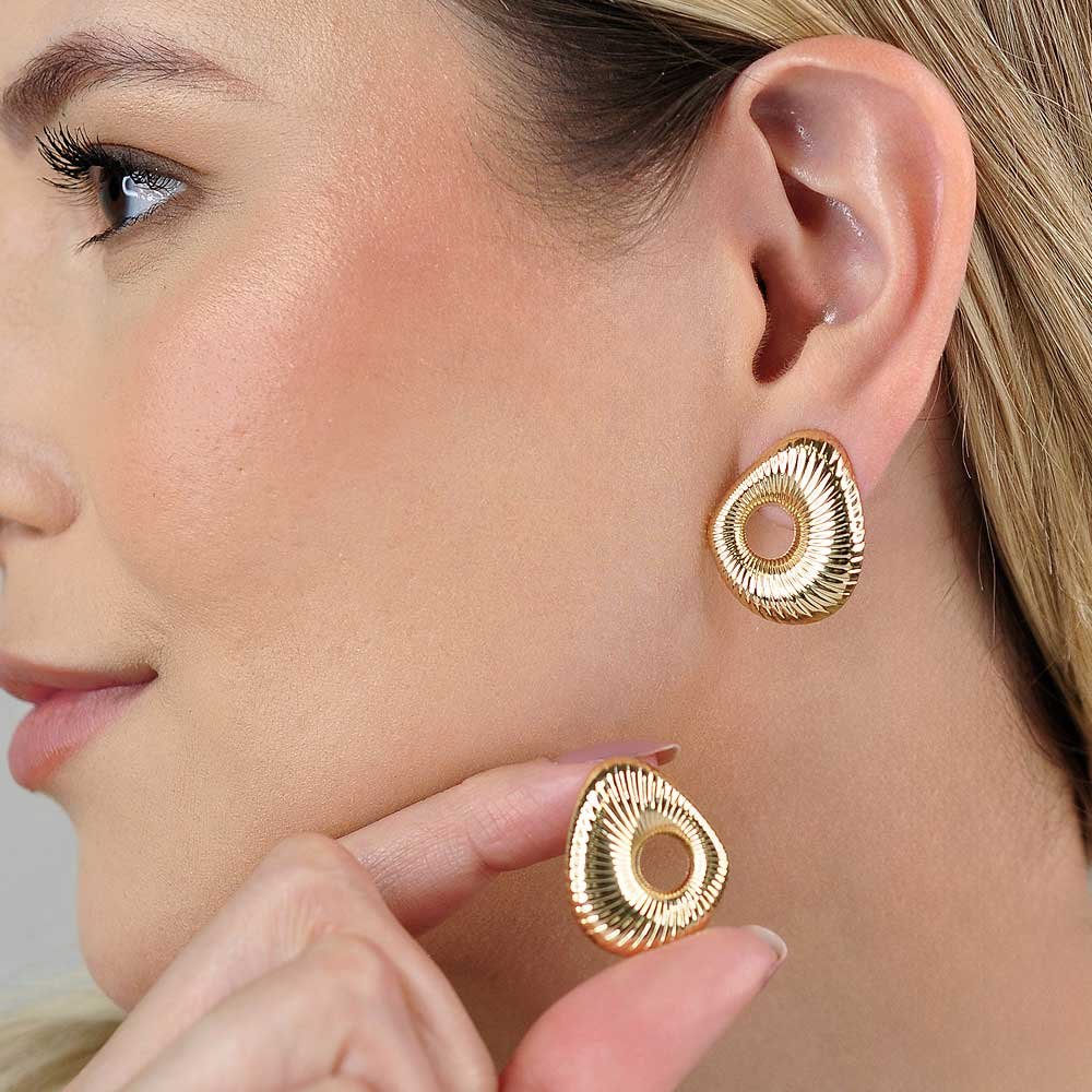 Brinco Gota Vazada Canelada Banho Ouro 18K Feminino Dourado 3