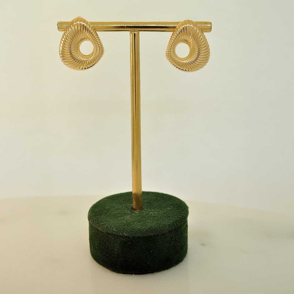 Brinco Gota Vazada Canelada Banho Ouro 18K Feminino Dourado 5