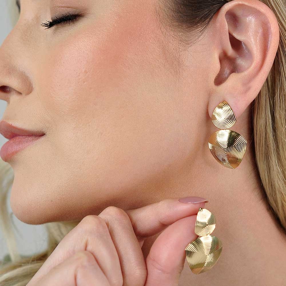 Brinco Geometrico Frisado Banho Ouro 18K Feminino Dourado 3