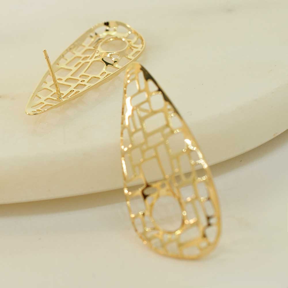 Brinco Gota Organica Vazada Banho Ouro 18K Feminino Dourado 4