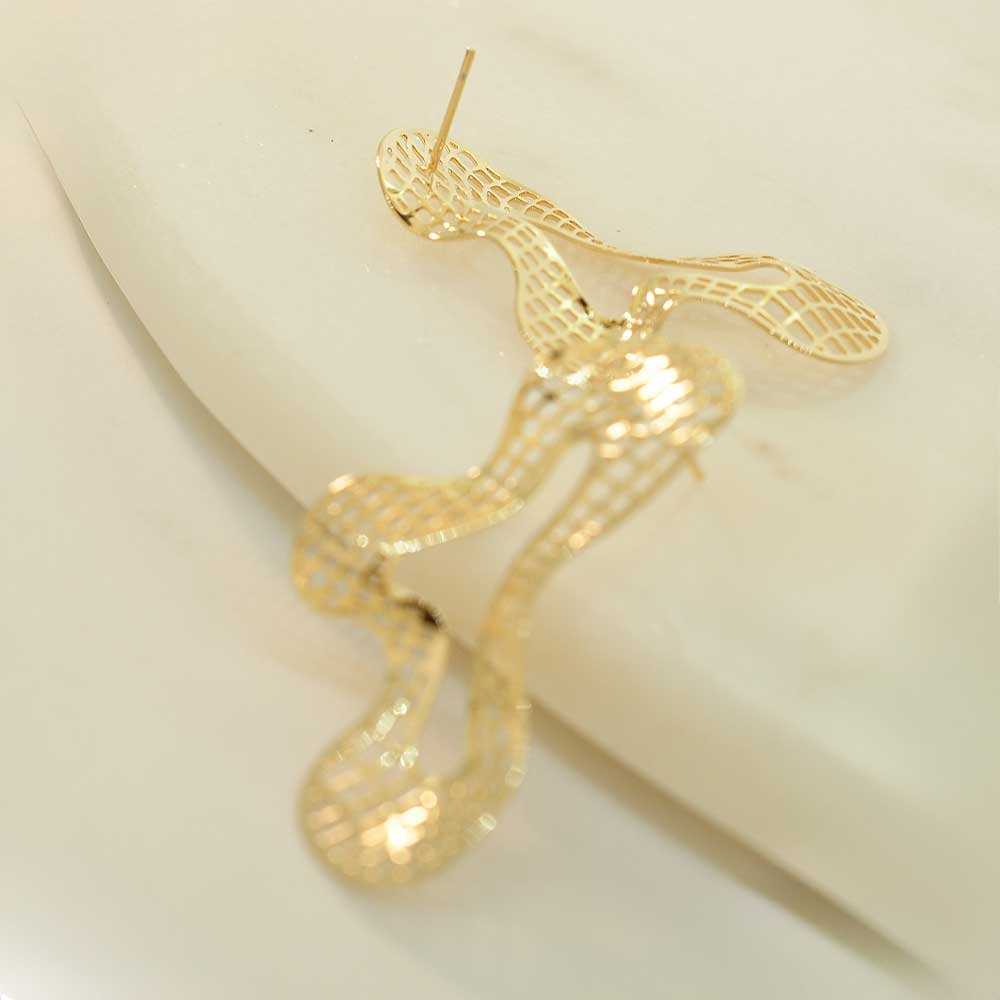 Brinco Organico Vazado Banho Ouro 18K Feminino Dourado 4