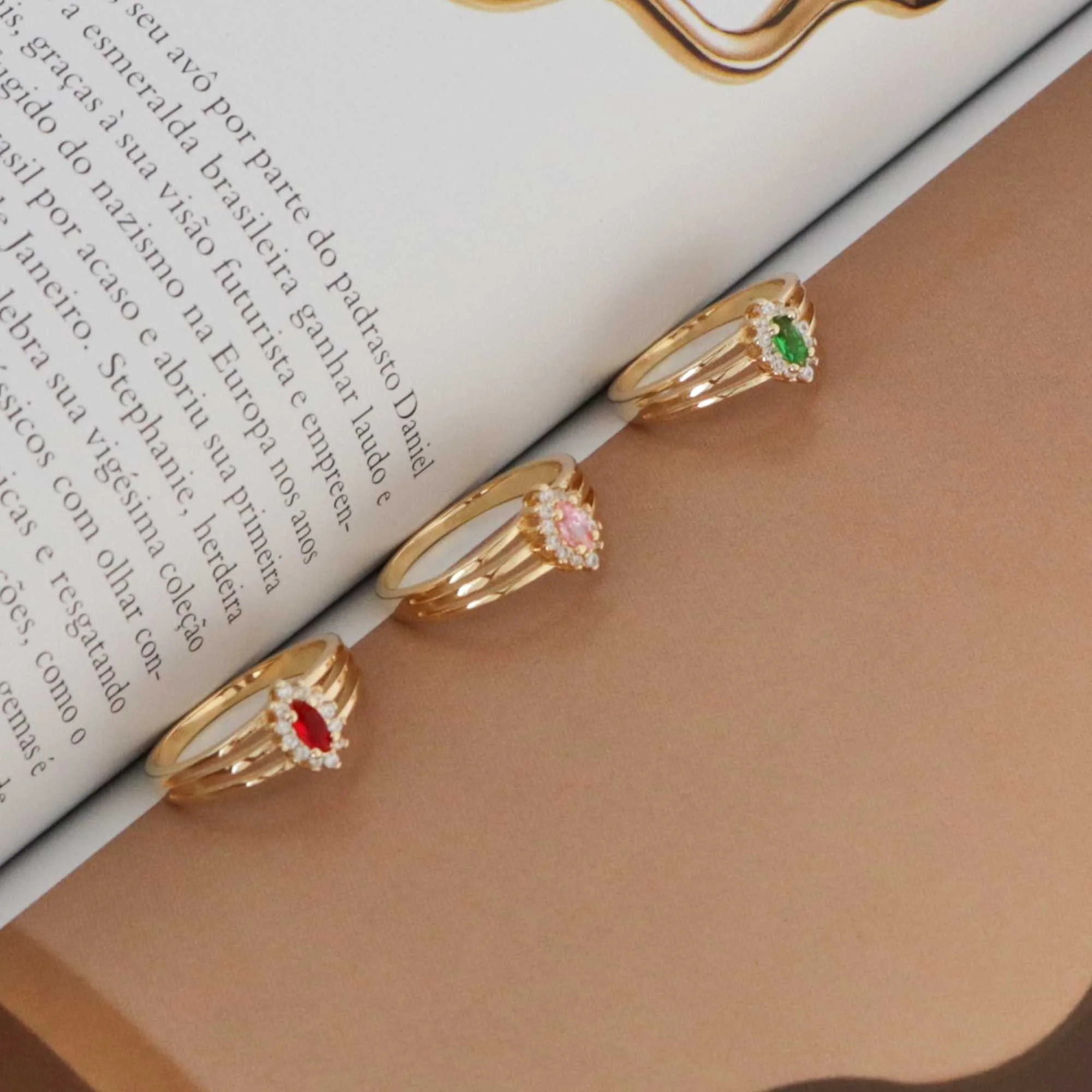 Anel Folheado a Ouro 18k Solitário Oval Zircônia Vermelha Ouro 18k/Vermelho 4